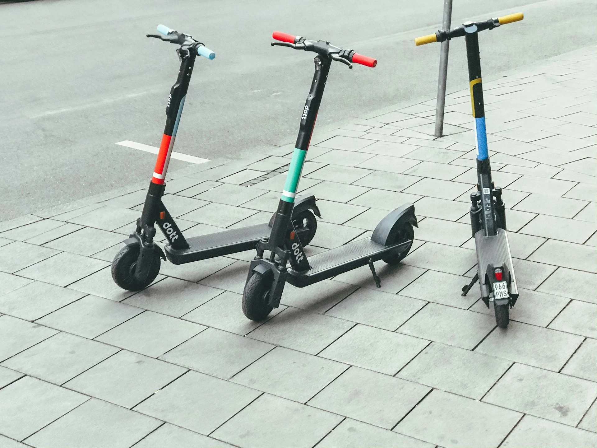 Električni romobil/ trotinet i oprema