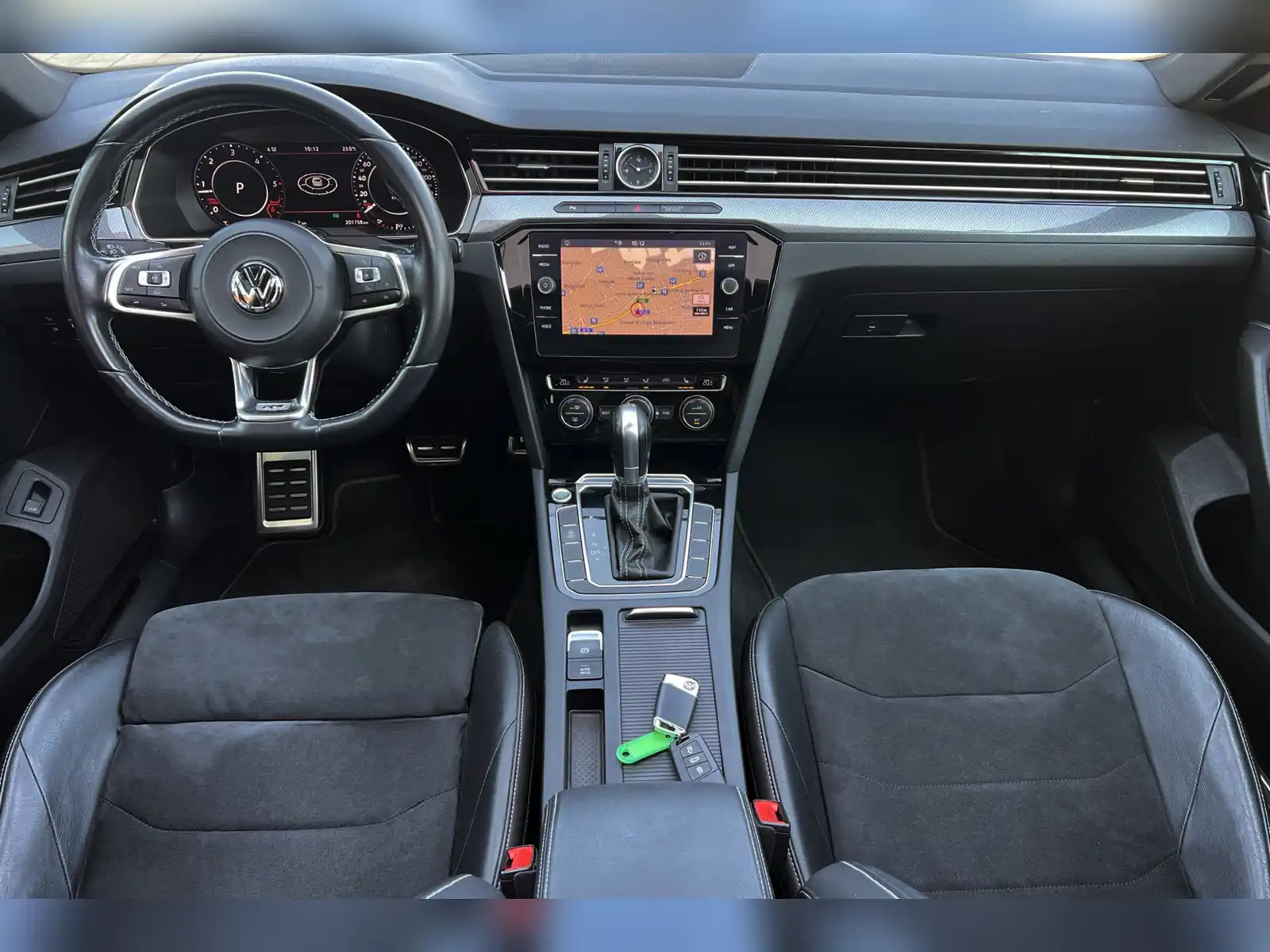 volkswagen-arteon-20-tdi-dsg-tiptronik-r-line-virtual-cockpit-full-led-panorama