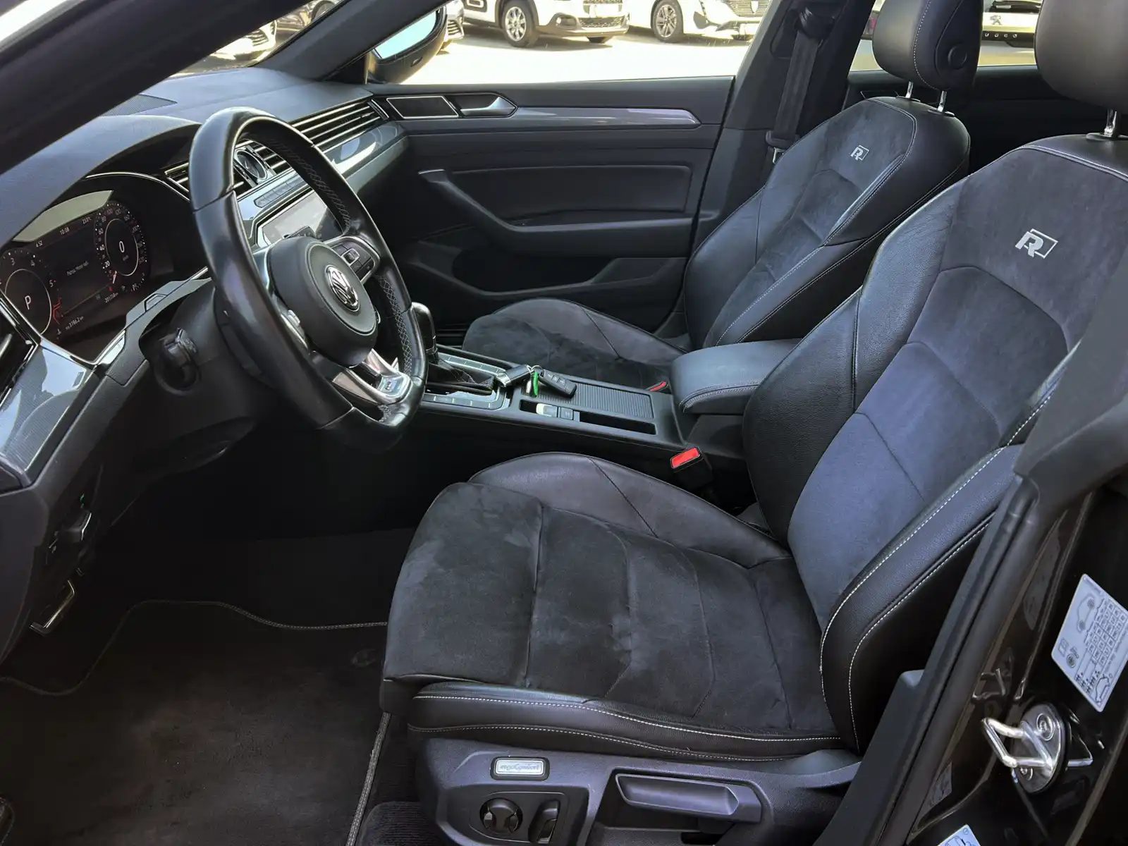 volkswagen-arteon-20-tdi-dsg-tiptronik-r-line-virtual-cockpit-full-led-panorama
