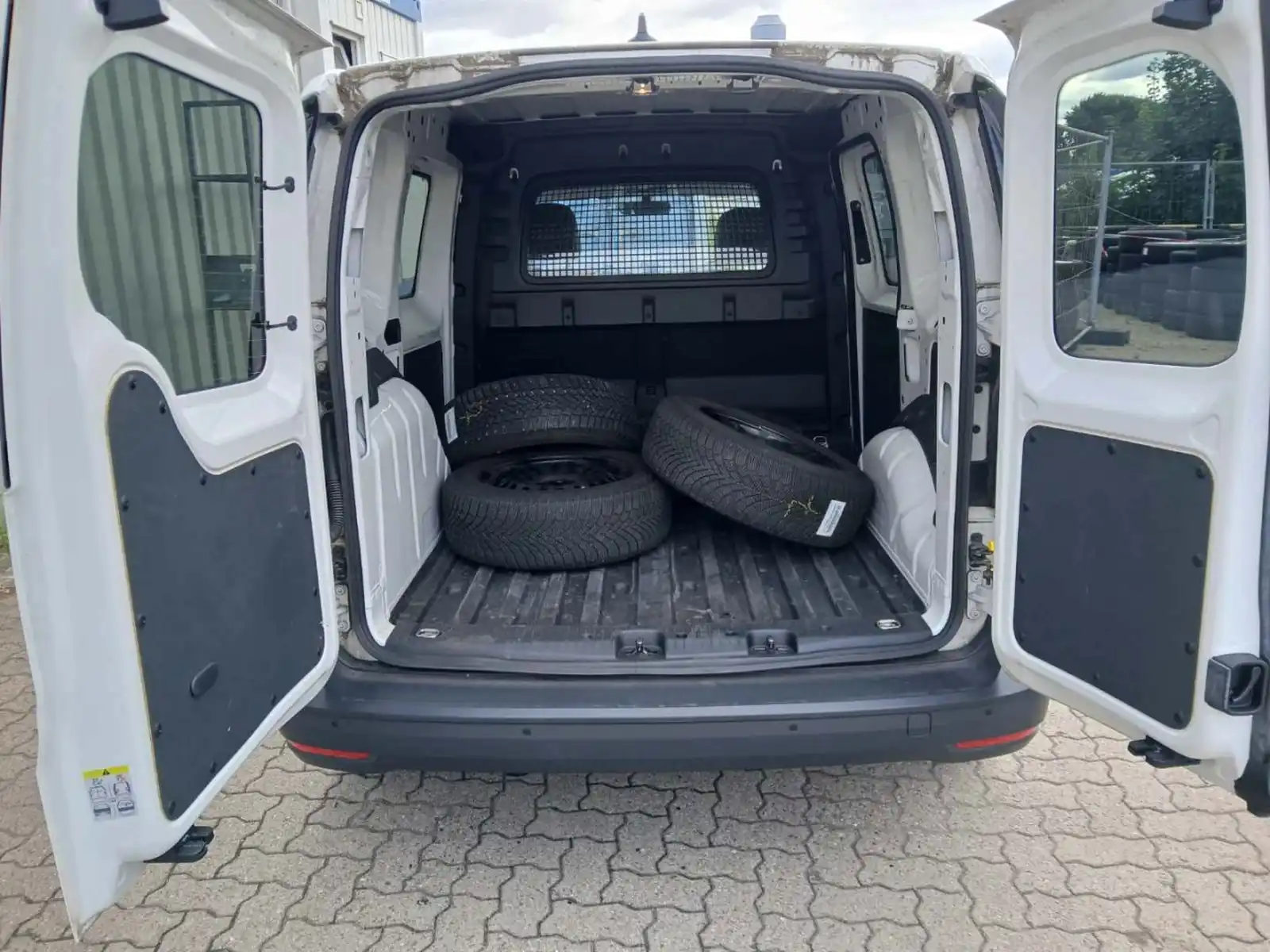 vw-caddy-cargo-2-0-tdi-lkw-41-000-kilometara-novo