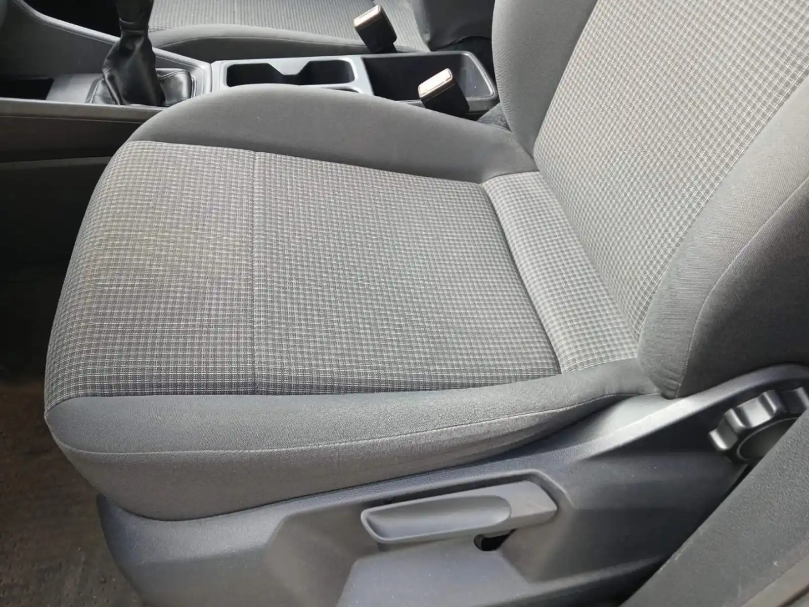 vw-caddy-cargo-2-0-tdi-lkw-41-000-kilometara-novo