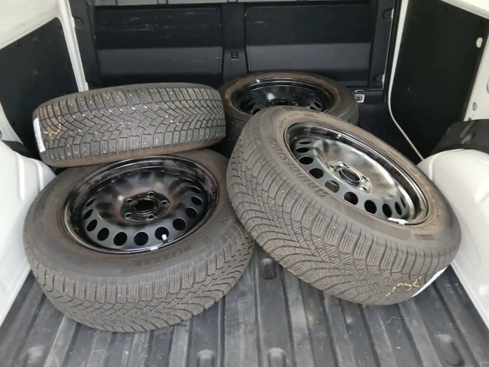 vw-caddy-cargo-2-0-tdi-lkw-41-000-kilometara-novo