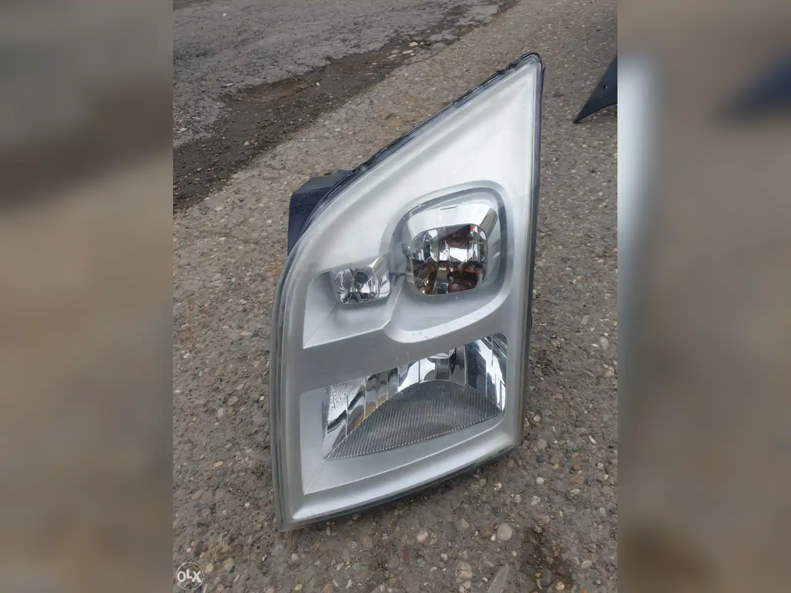ford-tranzit-2-2dci-2007god-lijevi-far