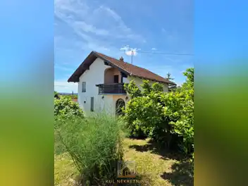 Na prodaju useljiva kuća u Prnjavoru
