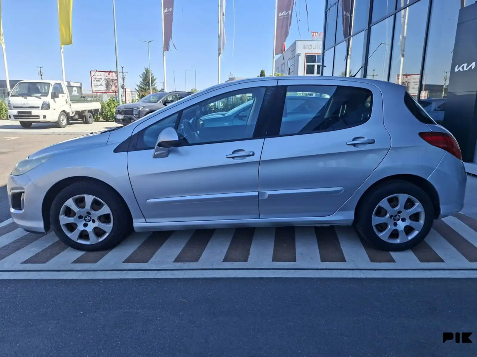 peugeot-308-2011