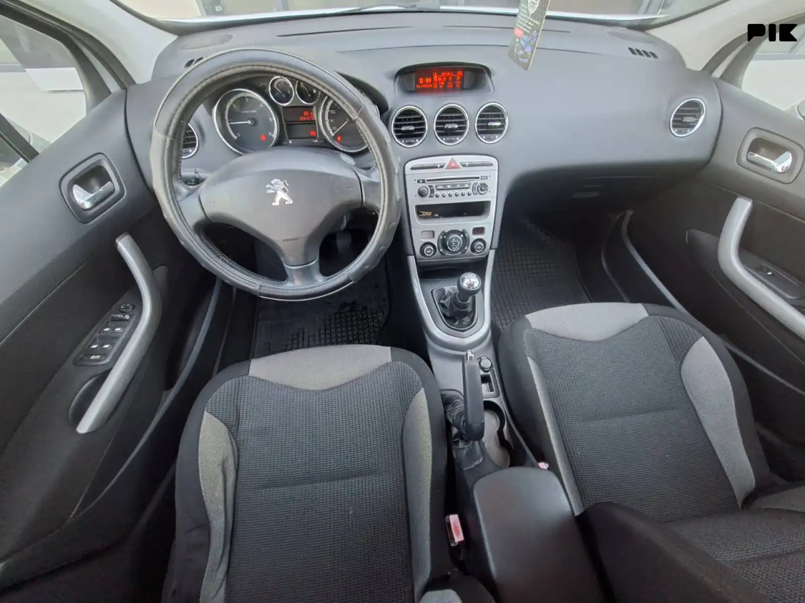 peugeot-308-2011