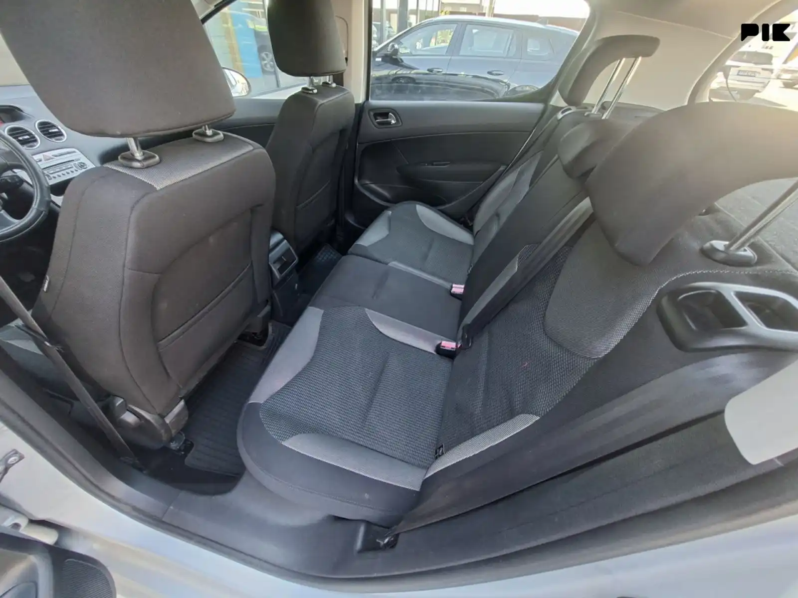 peugeot-308-2011