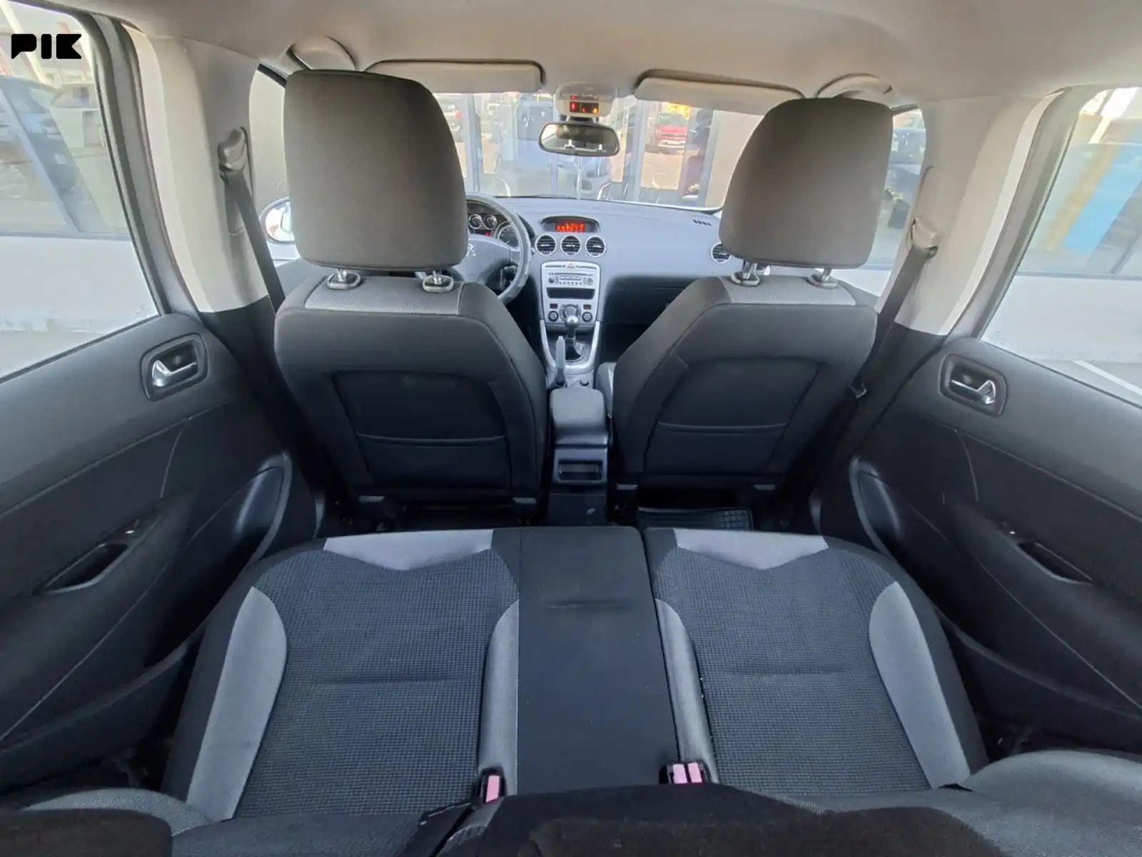 peugeot-308-2011