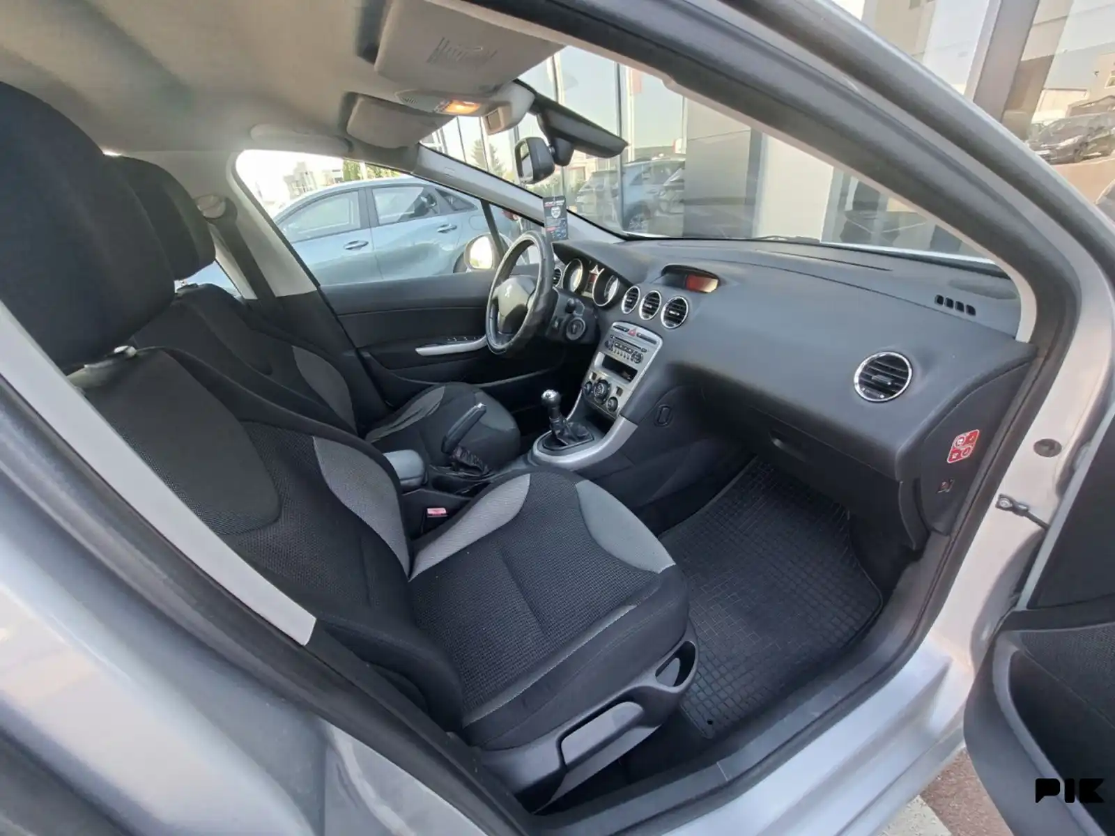 peugeot-308-2011