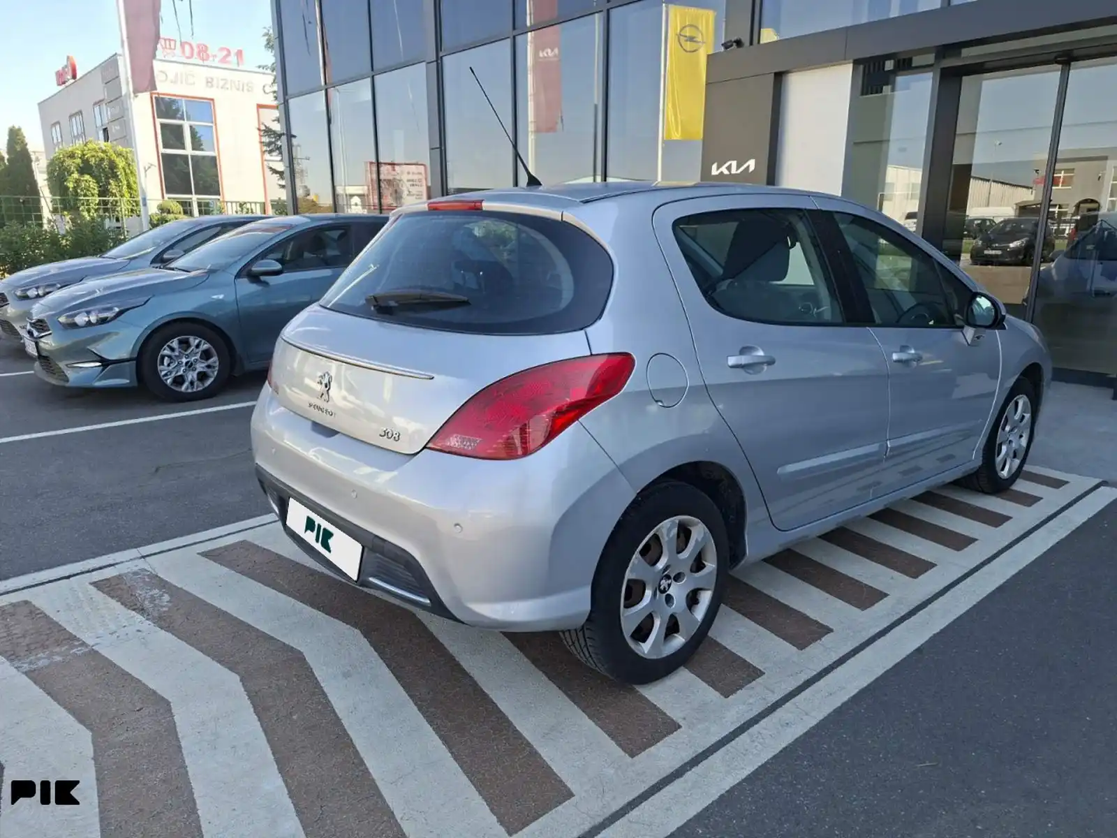 peugeot-308-2011