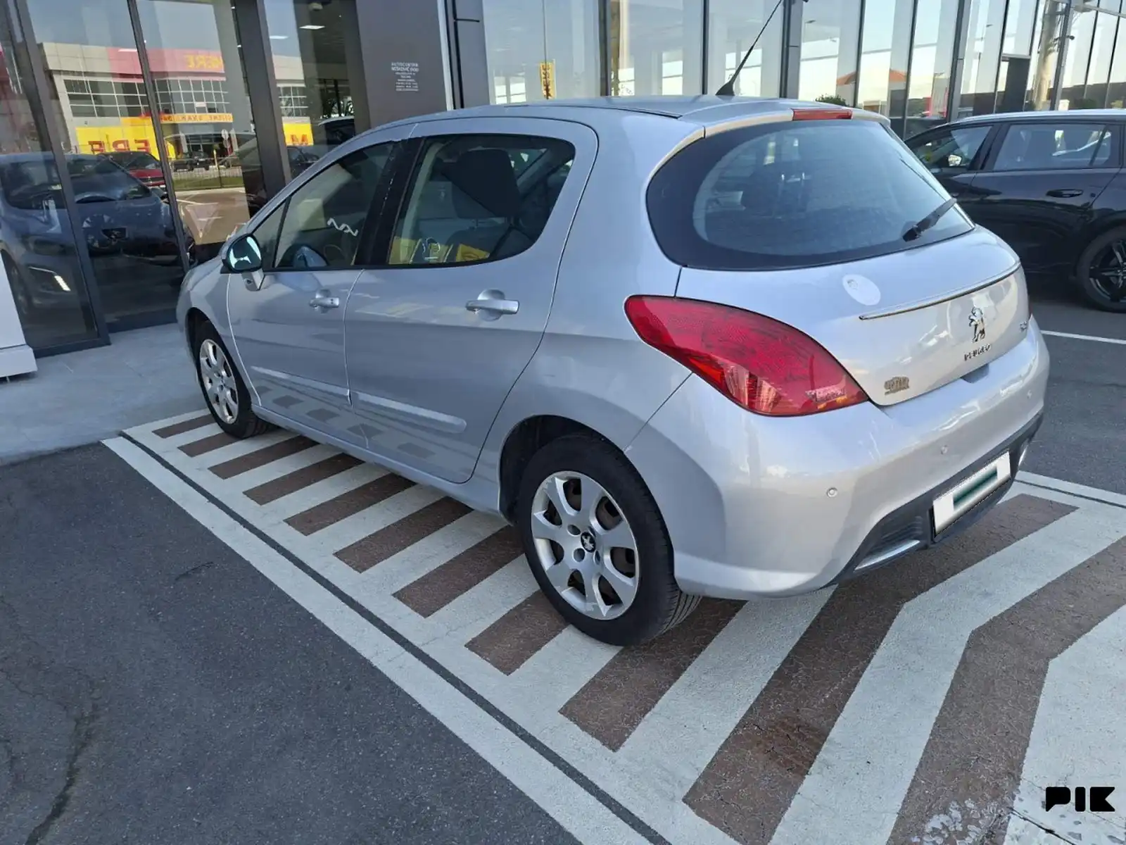 peugeot-308-2011