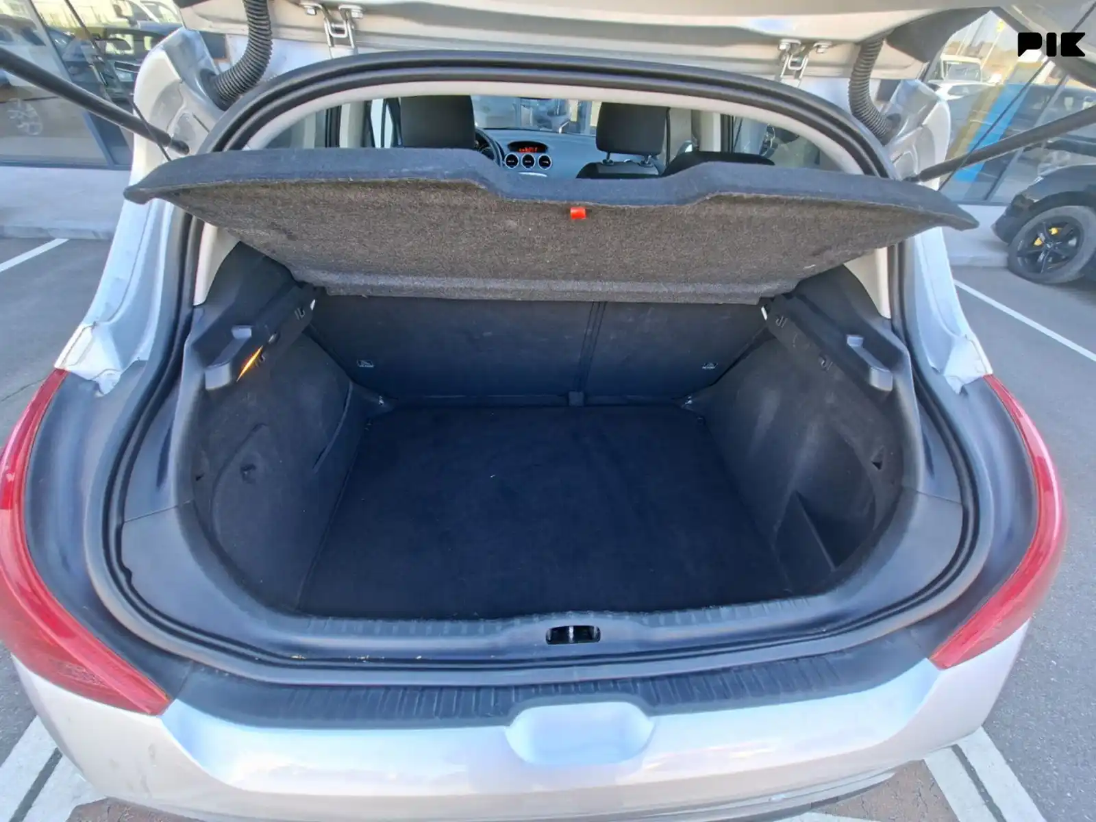 peugeot-308-2011