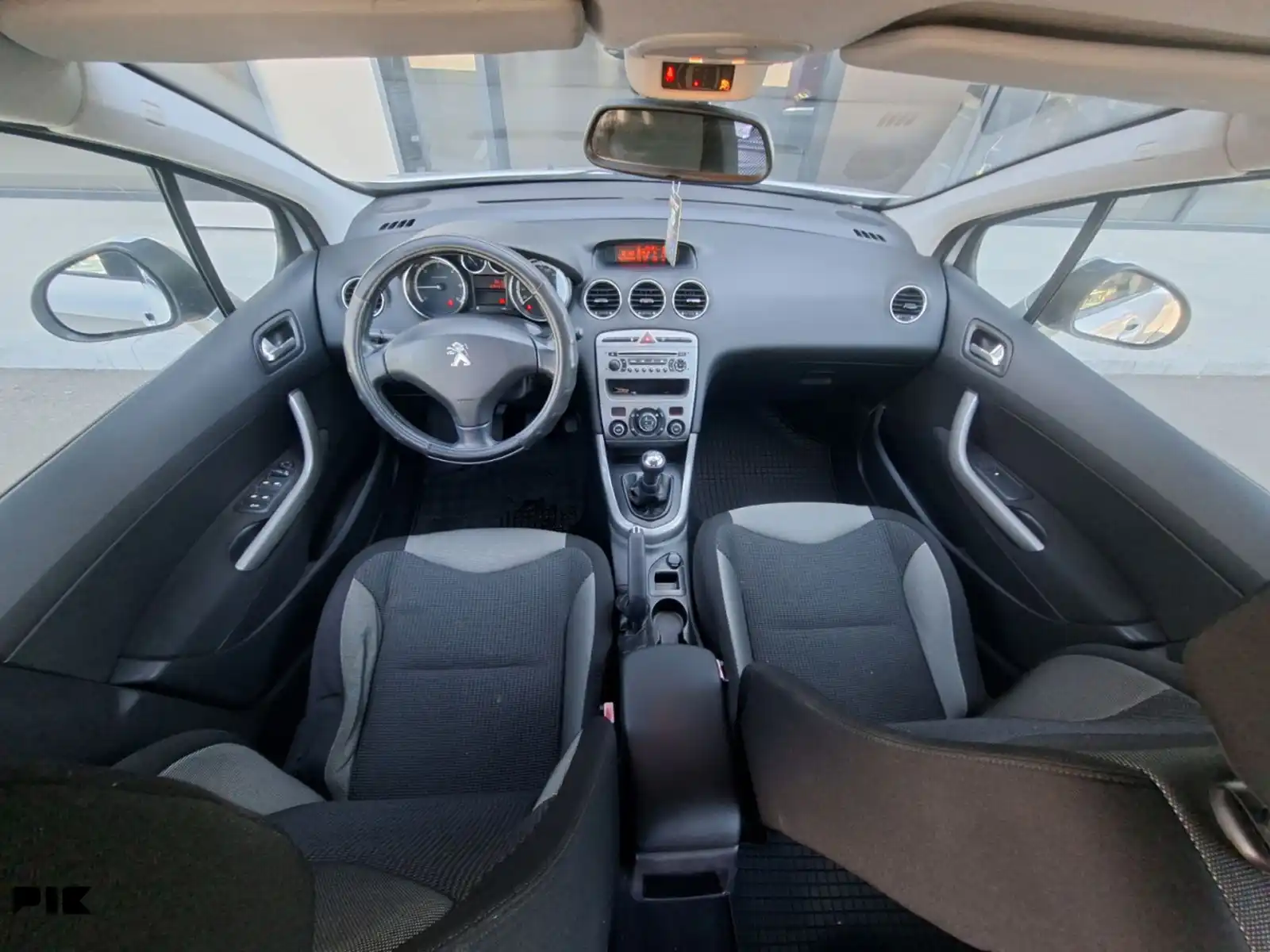 peugeot-308-2011