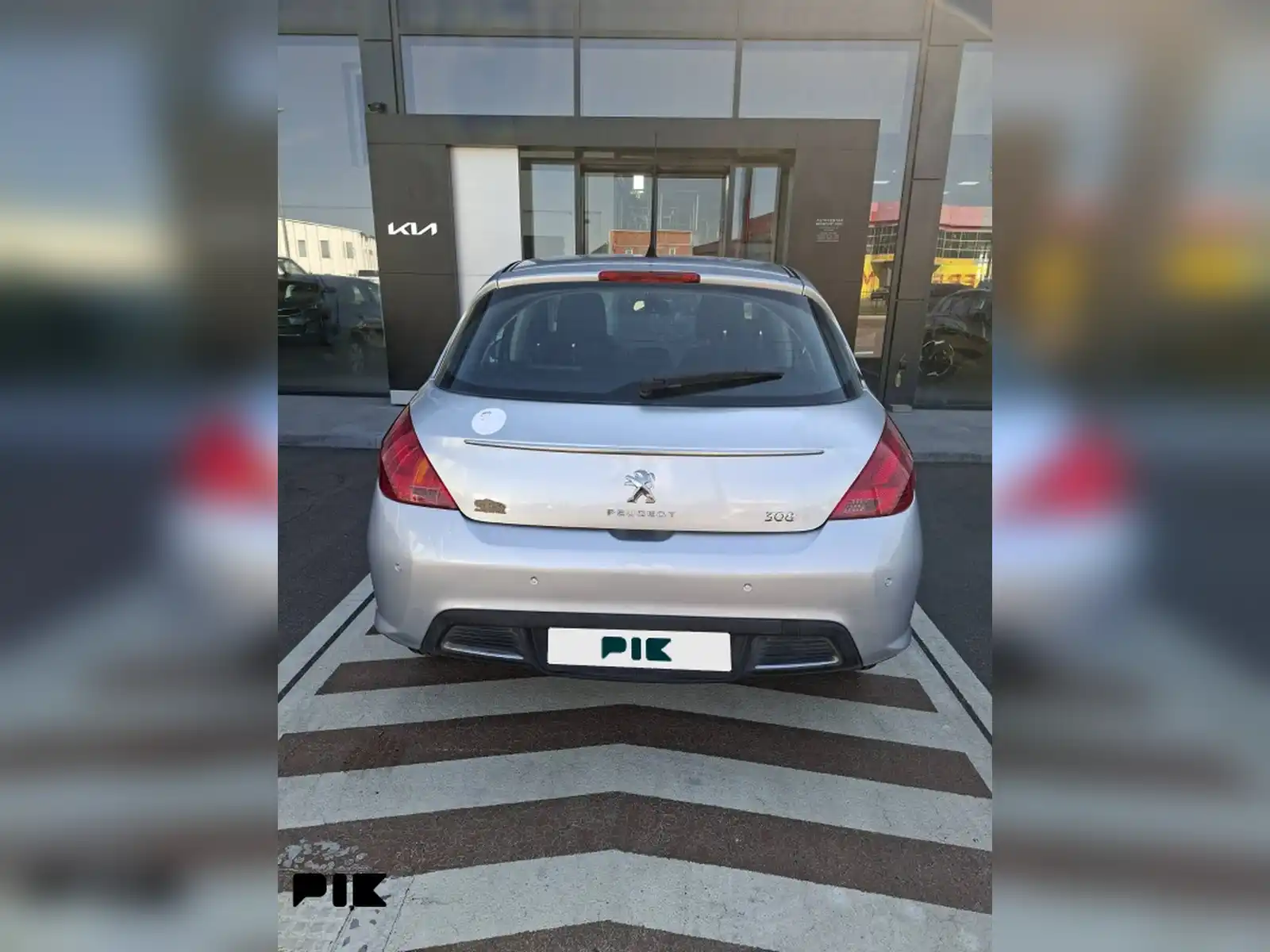 peugeot-308-2011