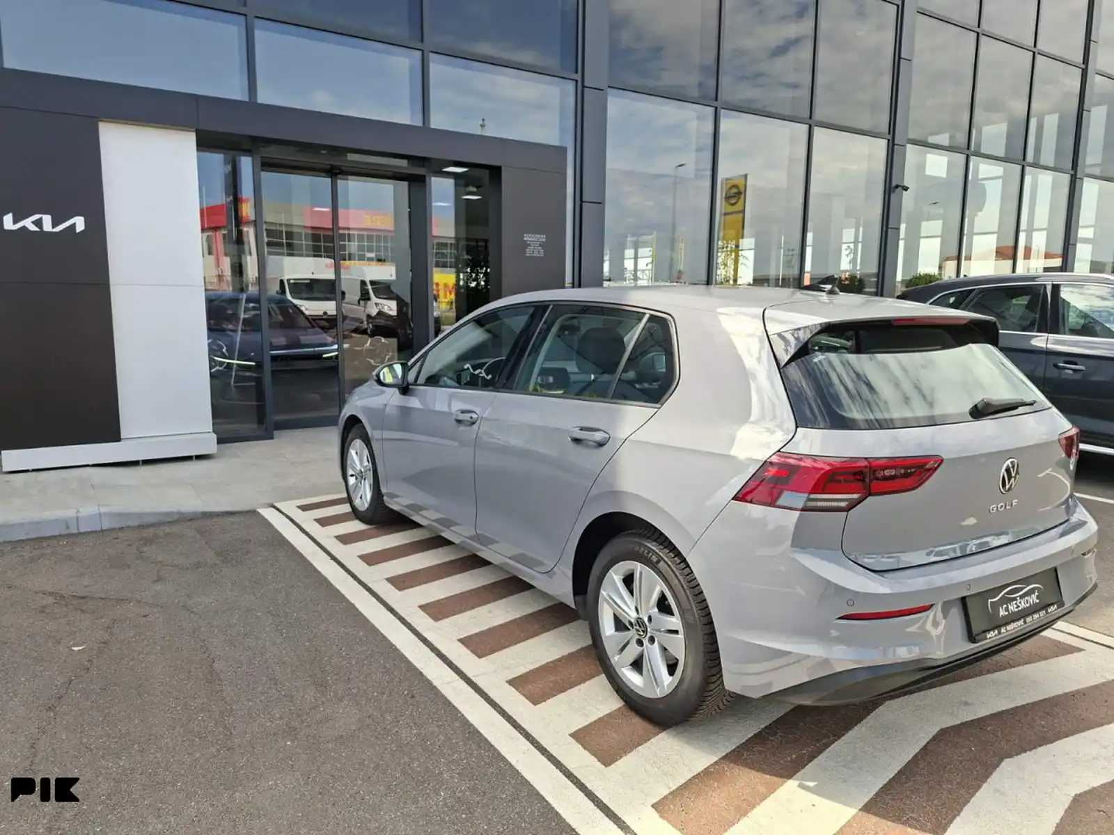 volkswagen-golf-2021