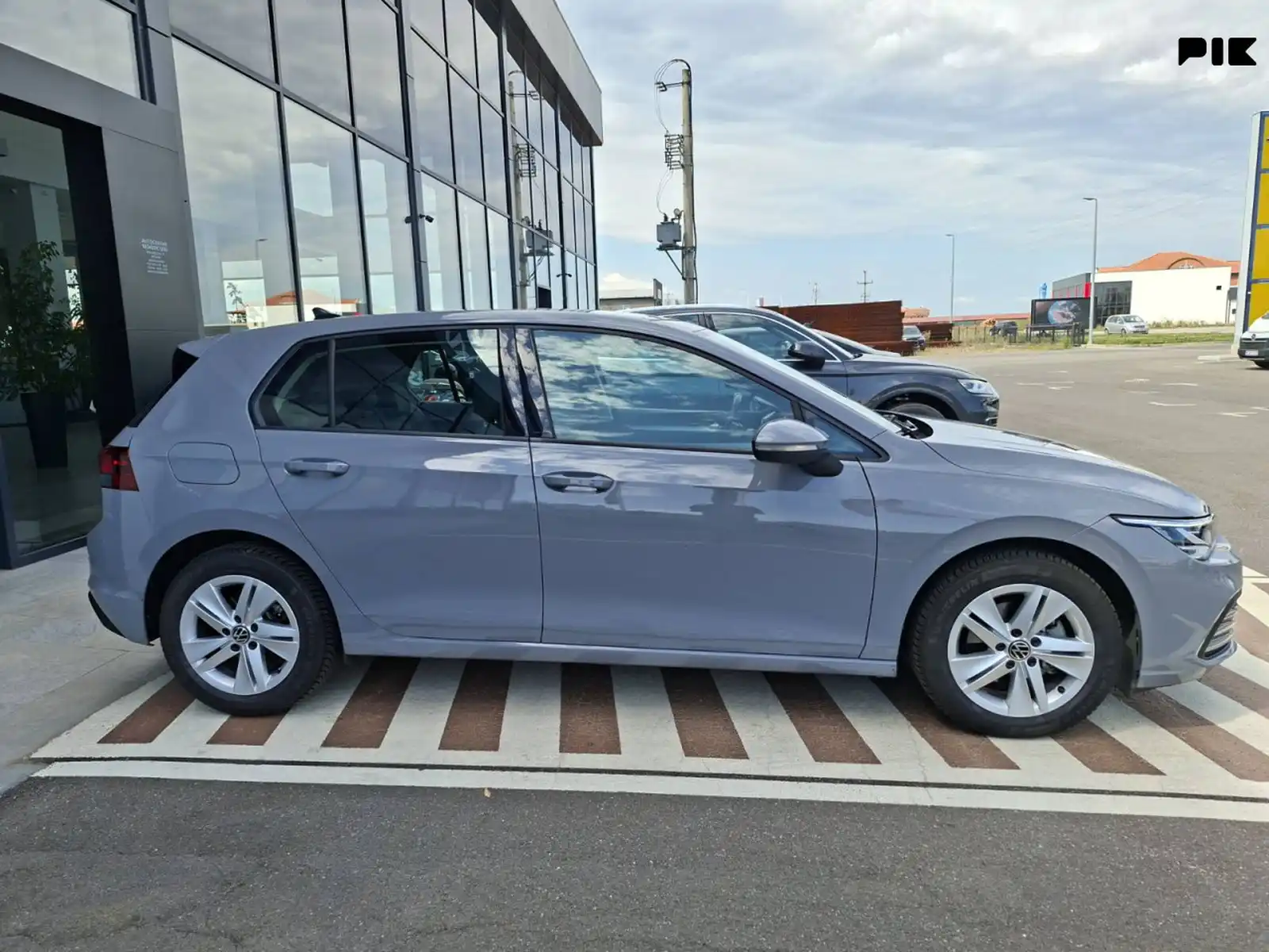 volkswagen-golf-2021