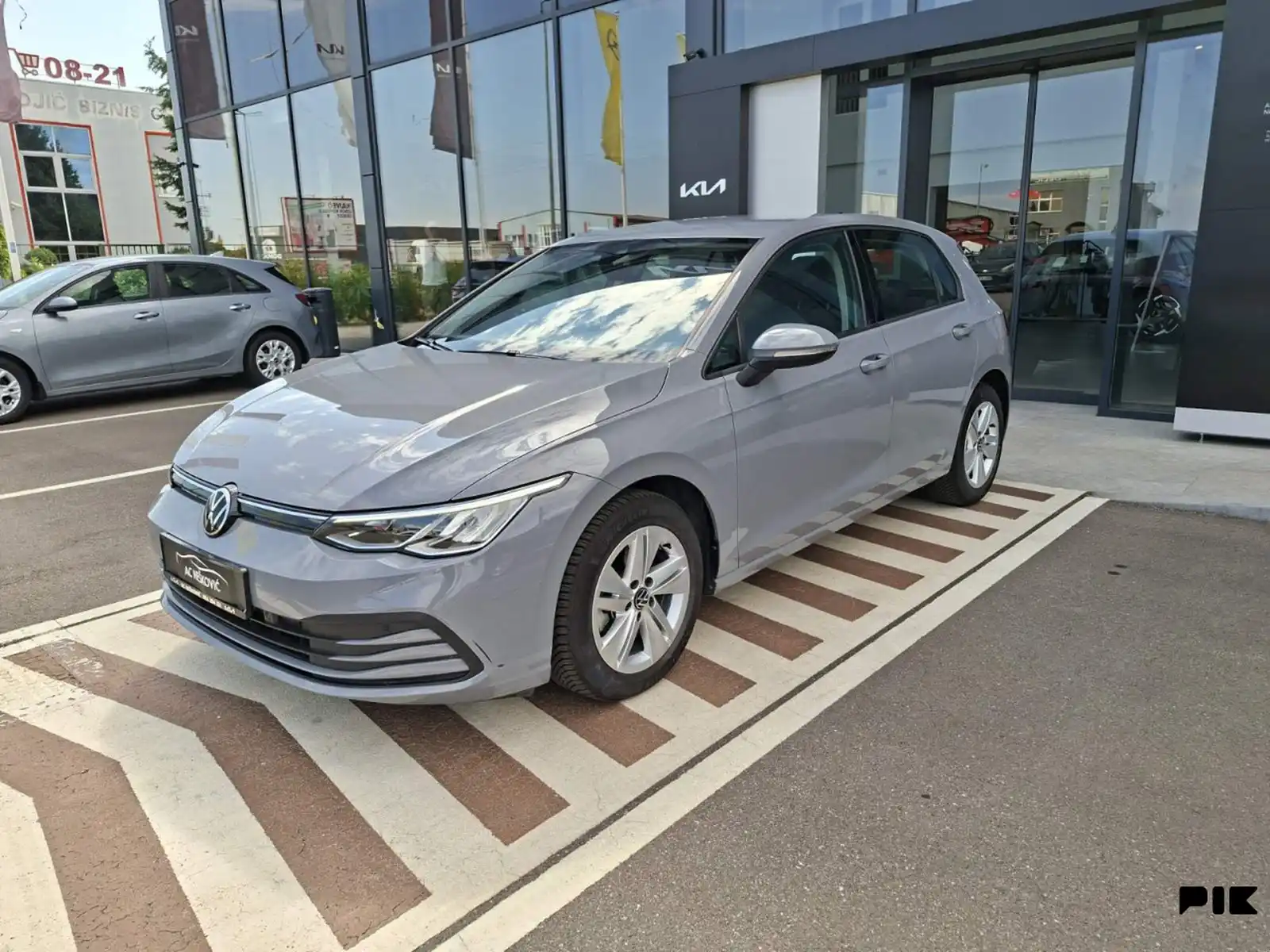 volkswagen-golf-2021