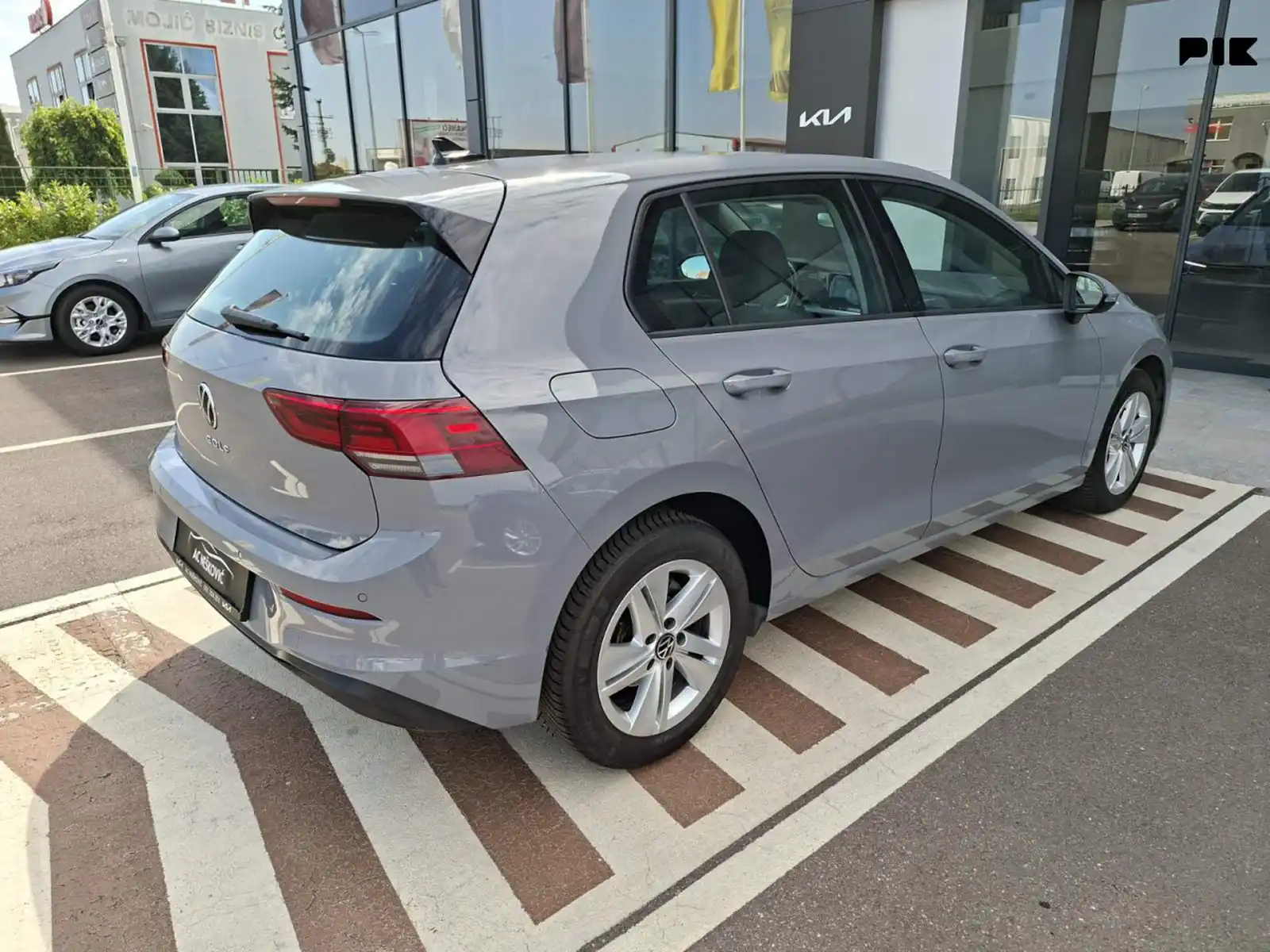 volkswagen-golf-2021