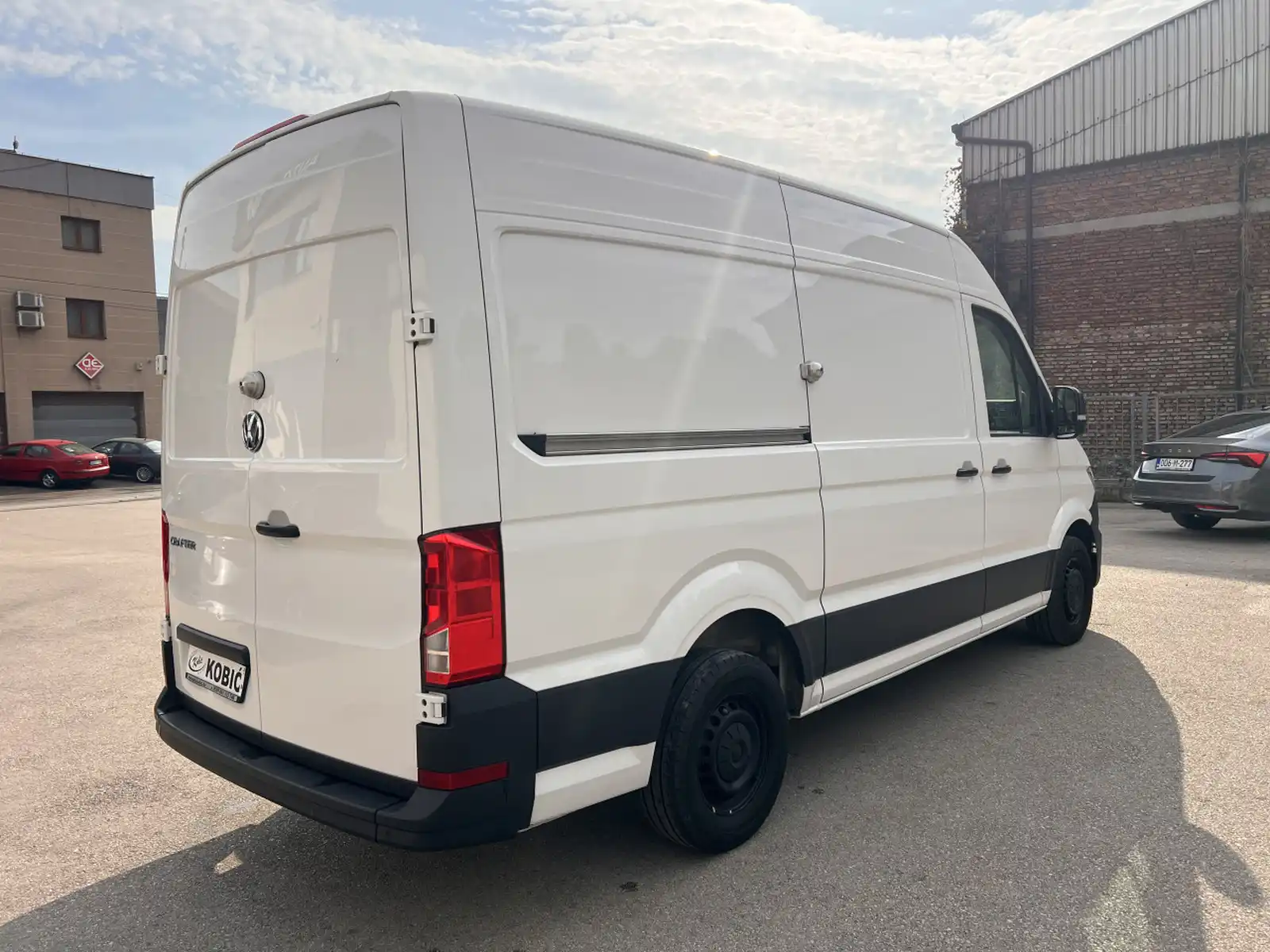 volkswagen-crafter-2-0-tdi-park-senz-touch-screen