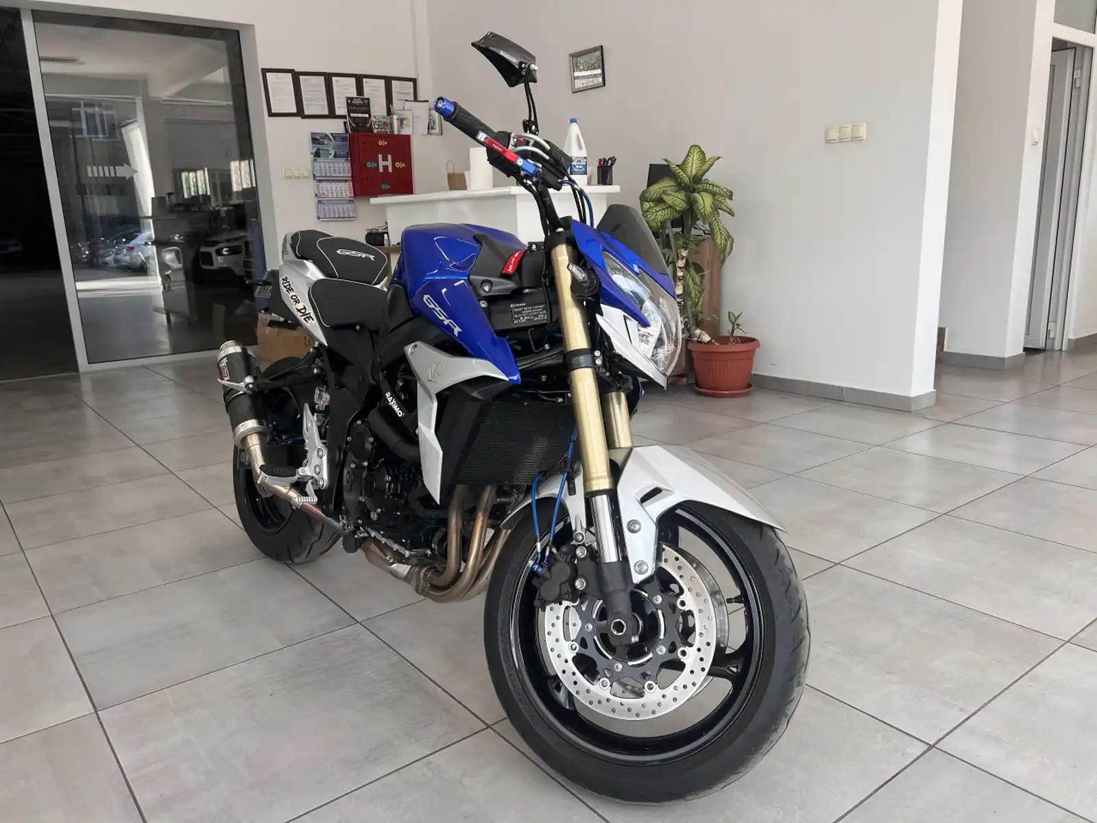 suzuki-gsr750