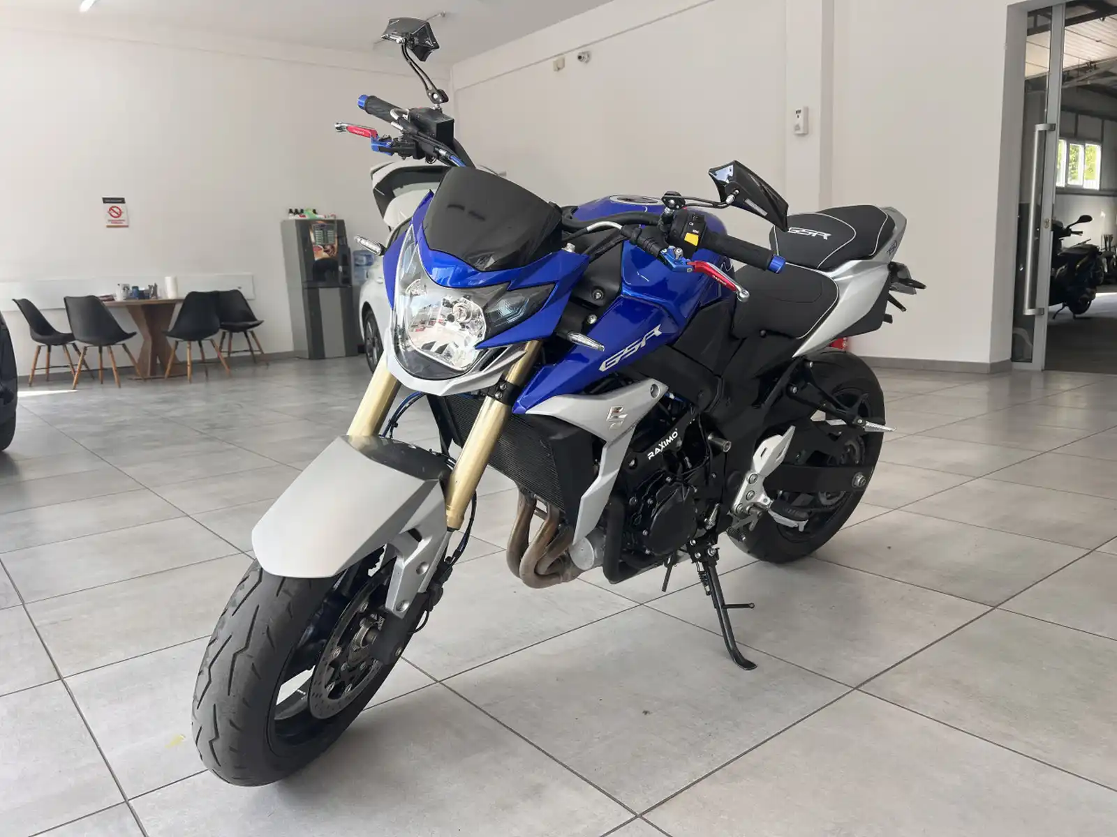 suzuki-gsr750