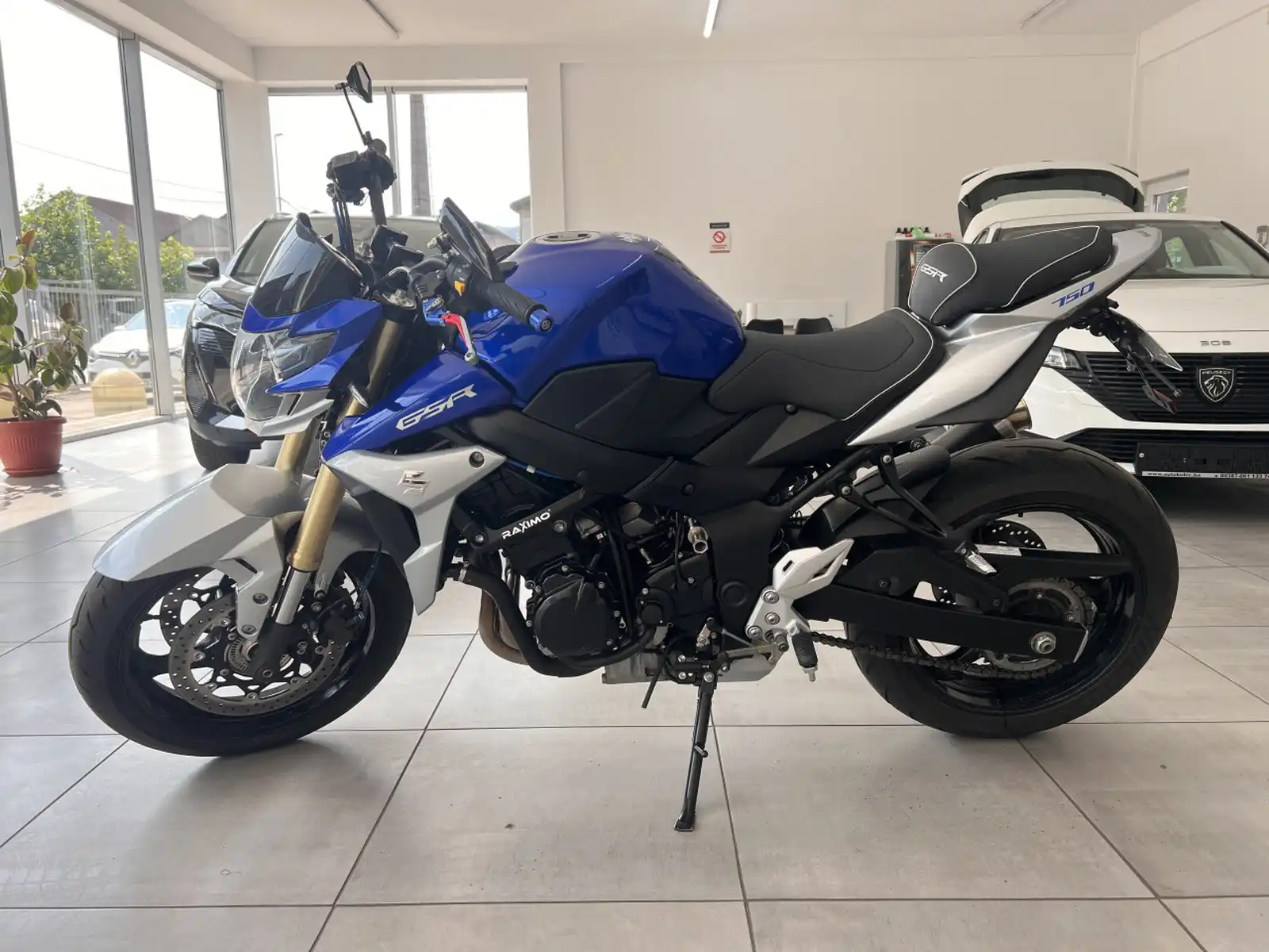 suzuki-gsr750