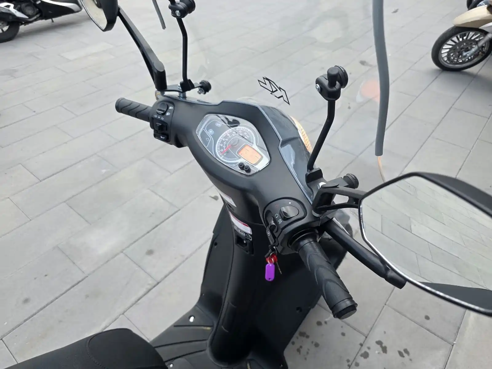 skuter-kl-b-tre-125i-2025gp