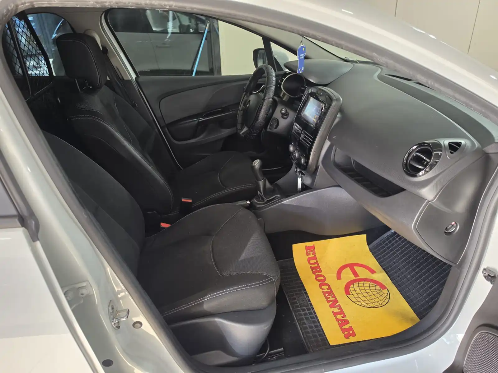 renault-clio-iv-1-5-dci-2016-god-registrovan-navi