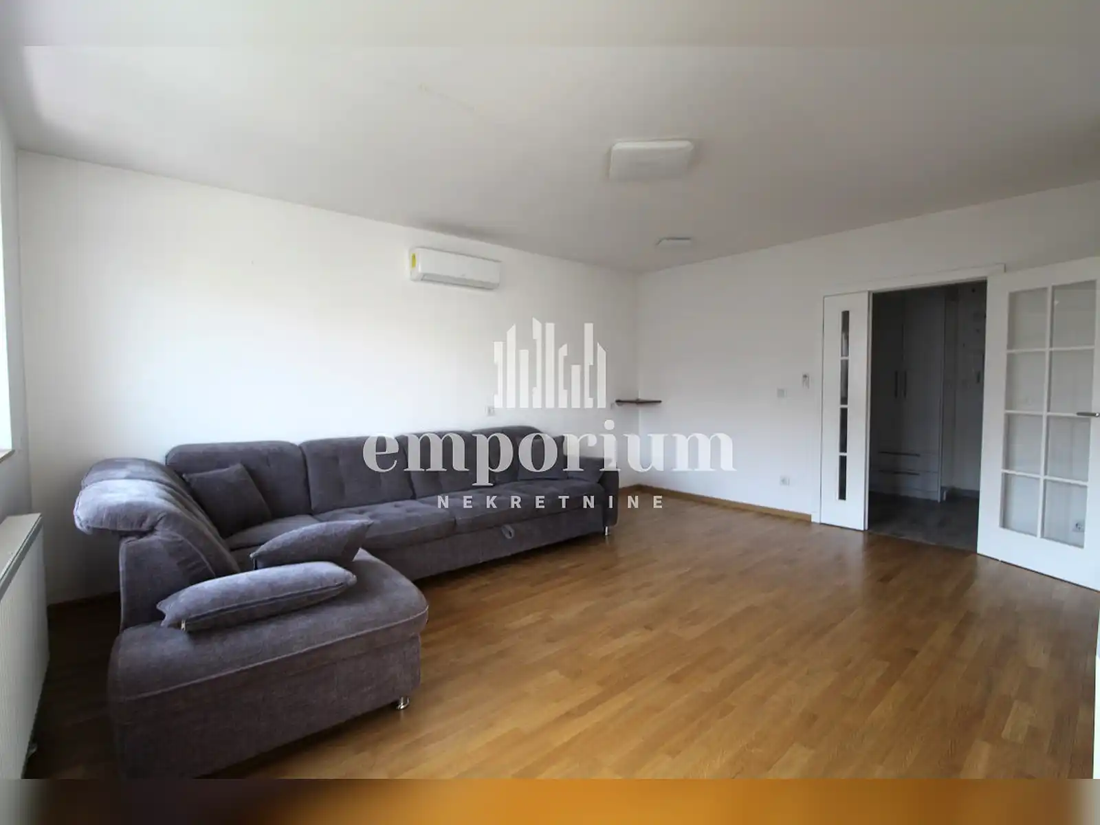 emporium-dvosoban-stan-u-centru-grada-id-2748-en