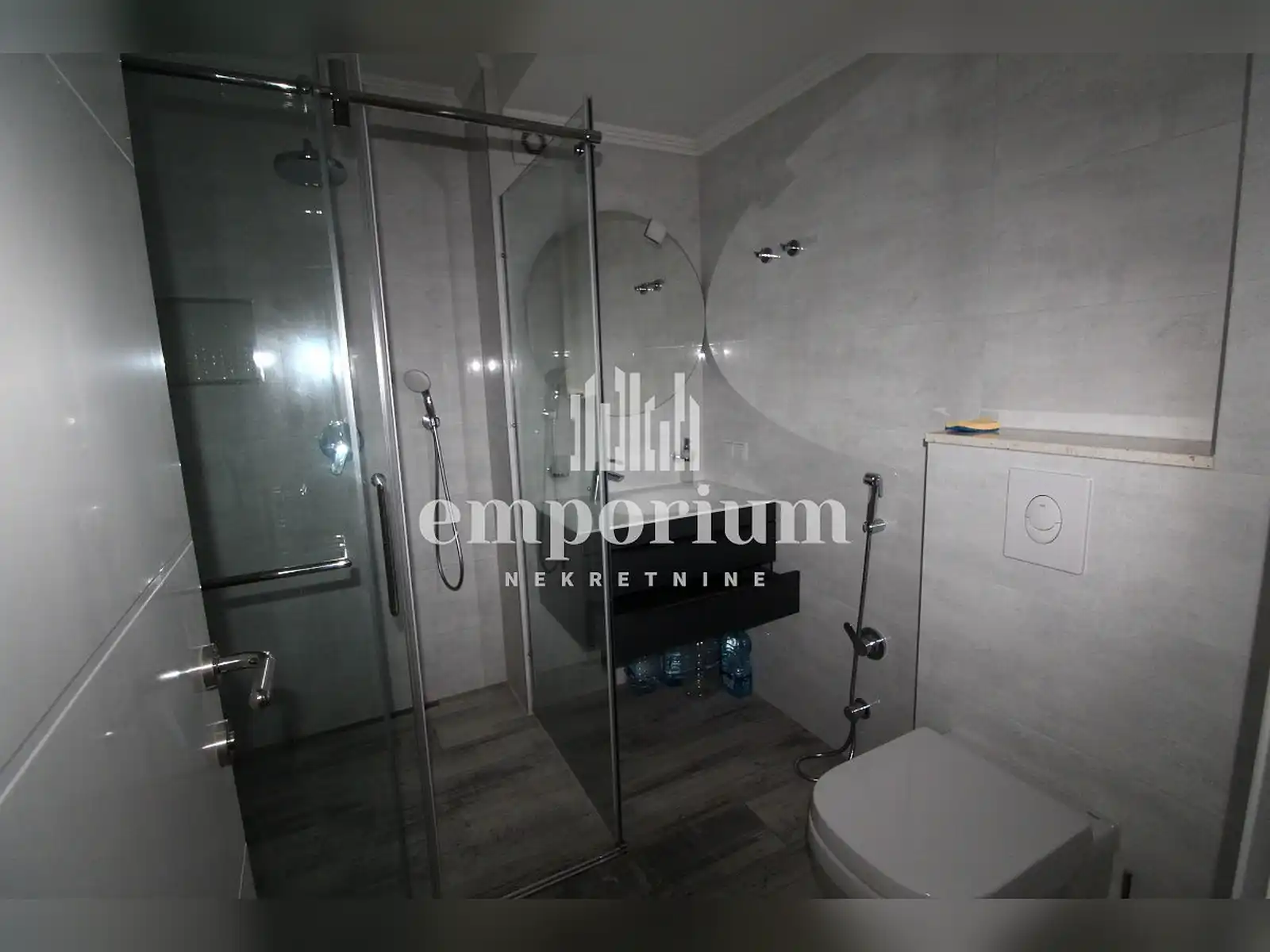 emporium-dvosoban-stan-u-centru-grada-id-2748-en