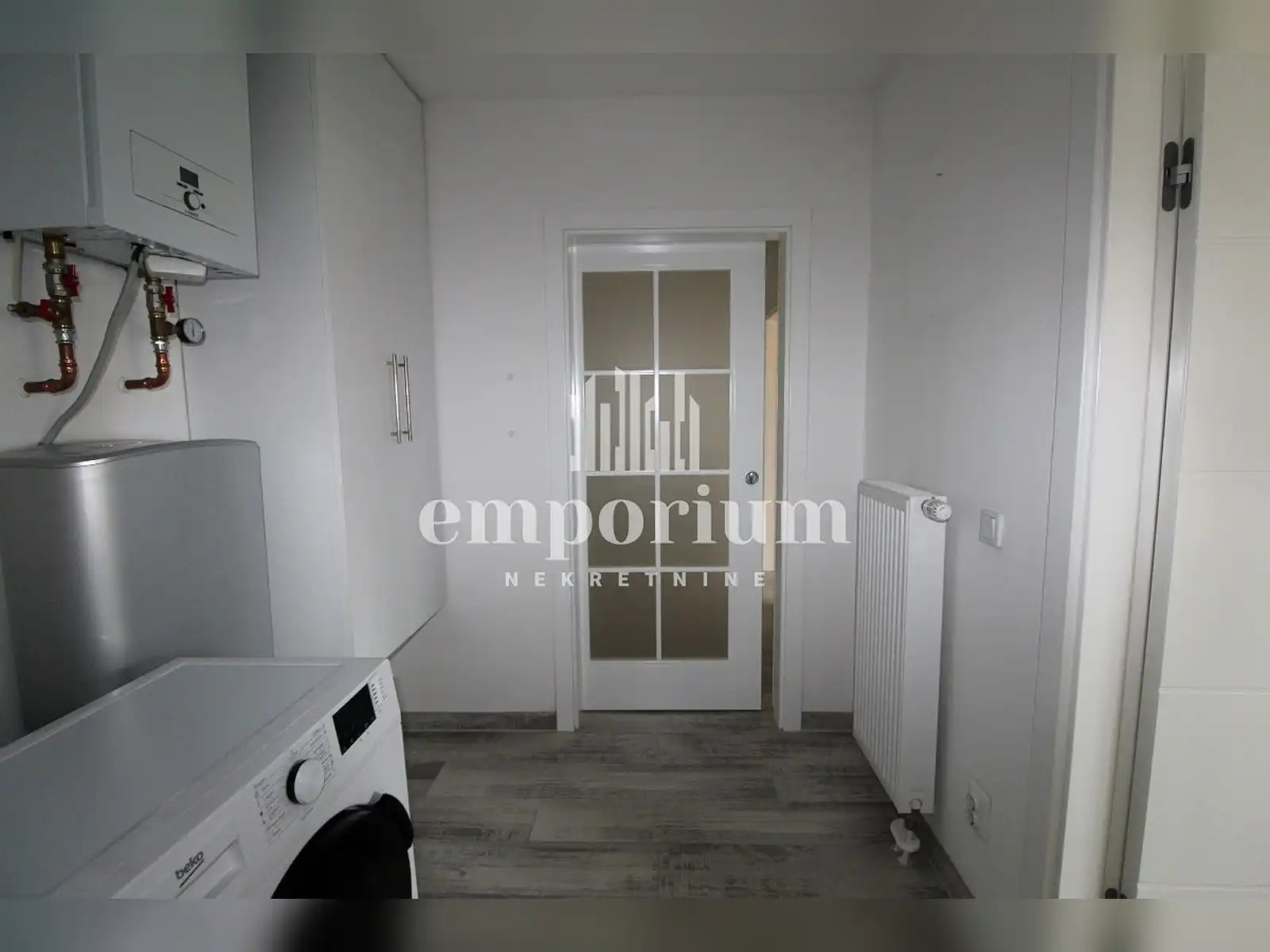 emporium-dvosoban-stan-u-centru-grada-id-2748-en