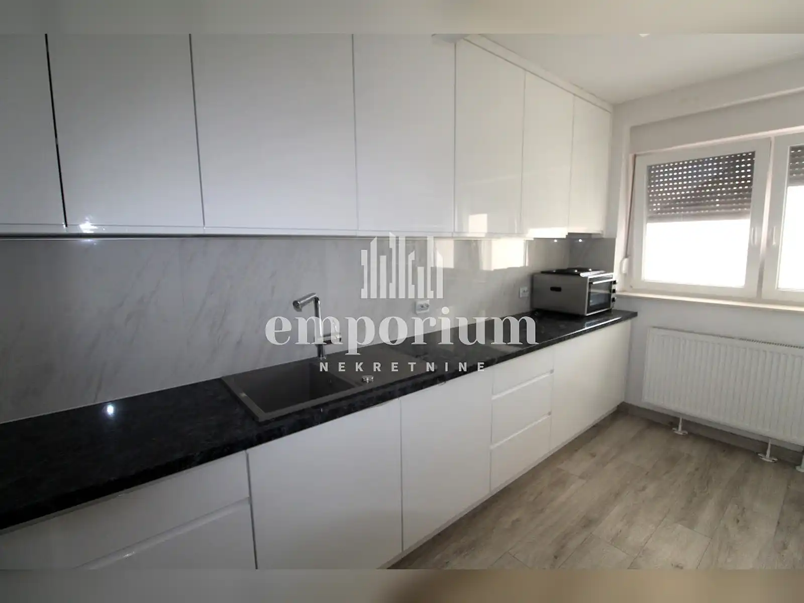 emporium-dvosoban-stan-u-centru-grada-id-2748-en