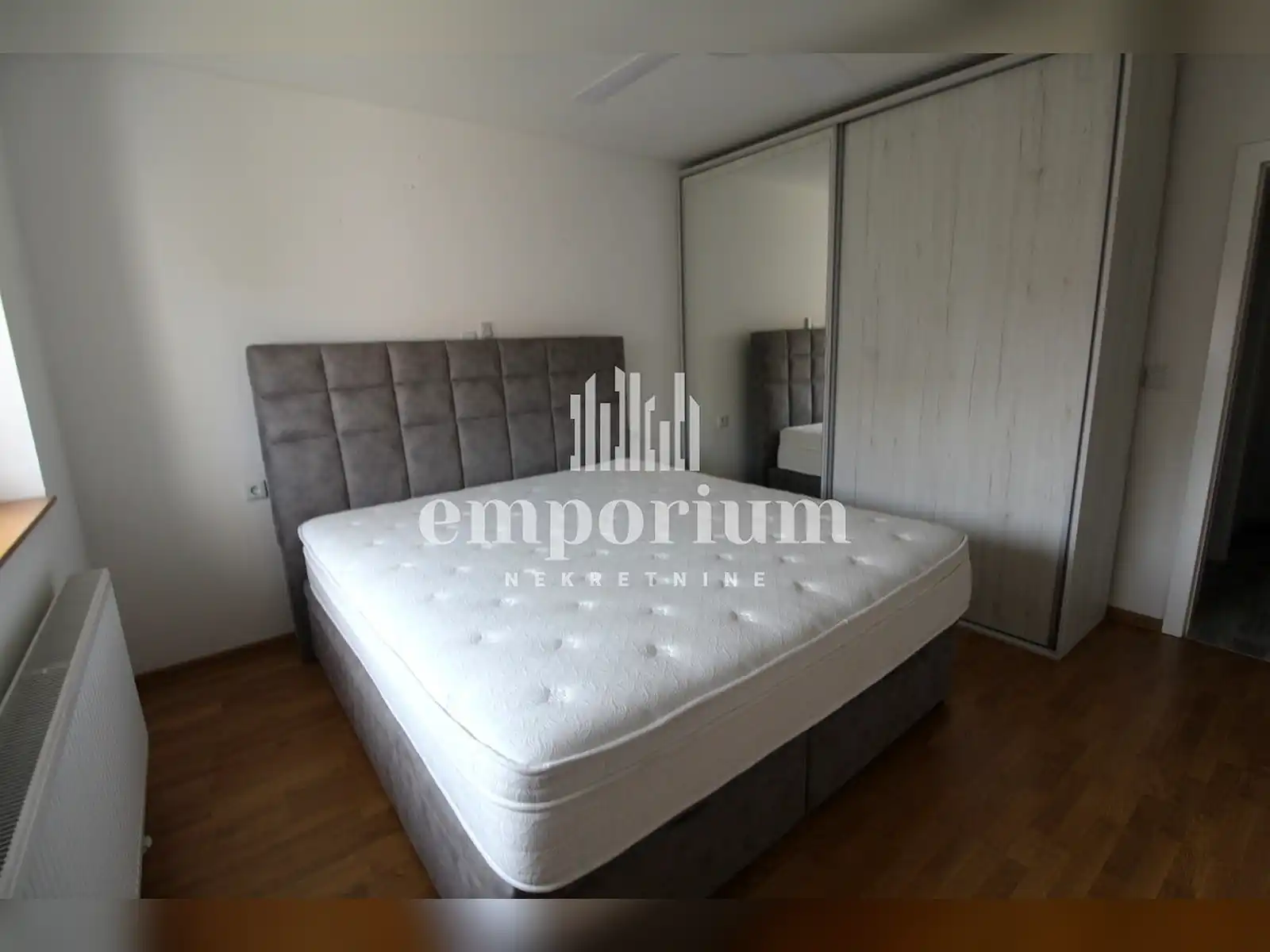 emporium-dvosoban-stan-u-centru-grada-id-2748-en