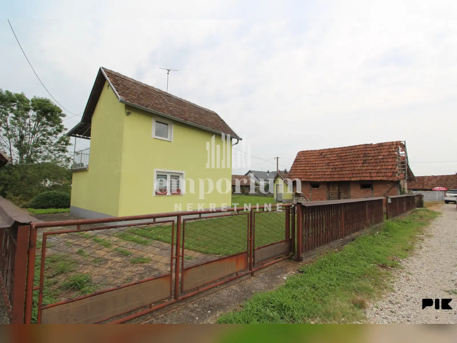 useljiva-kuca-sa-garazom-u-naselju-prijedor-id-2756-bn