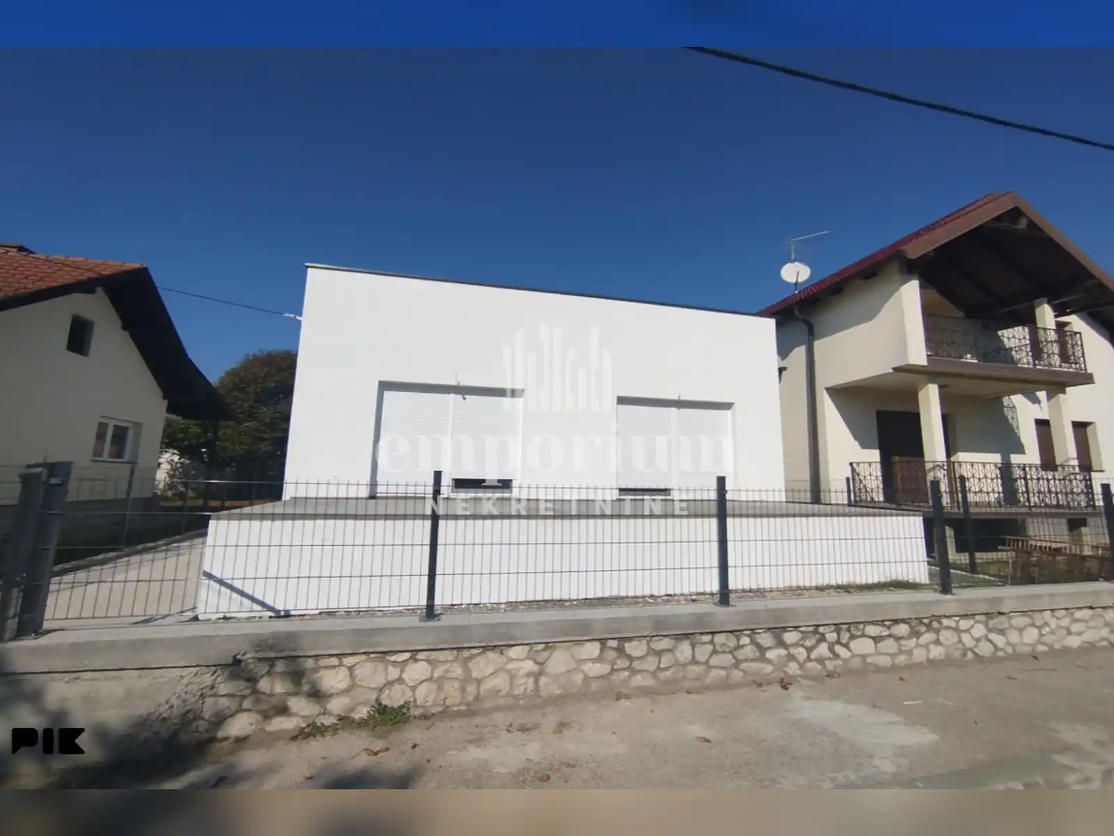 renovirana-i-namjestena-kuca-sa-placem-na-merajama-id-2828-ip