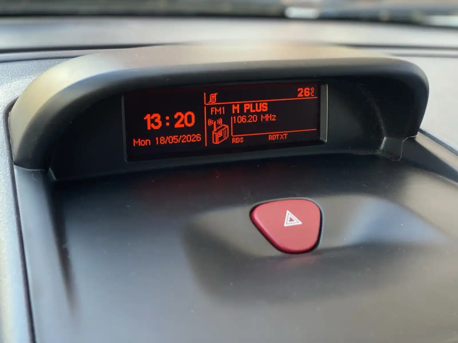 peugeot-expert-maxi-20hdi-2015g-3-sjedista-webasto-park-senzori