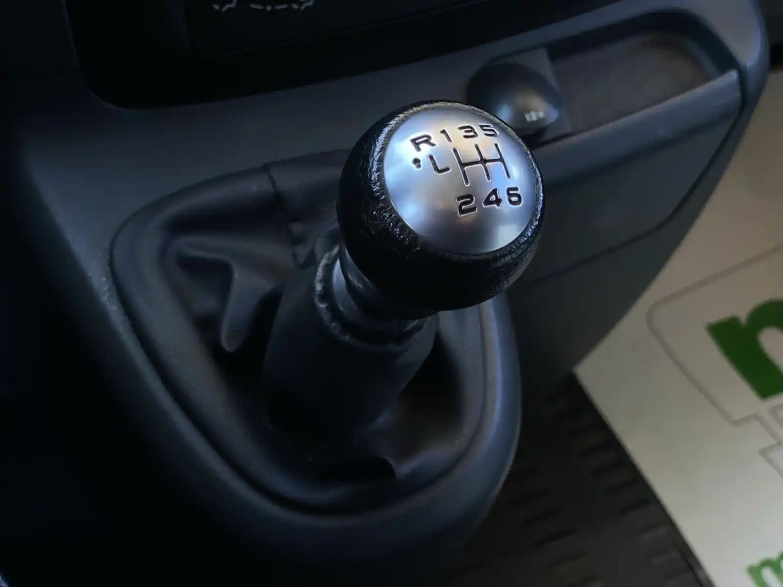 peugeot-expert-maxi-20hdi-2015g-3-sjedista-webasto-park-senzori