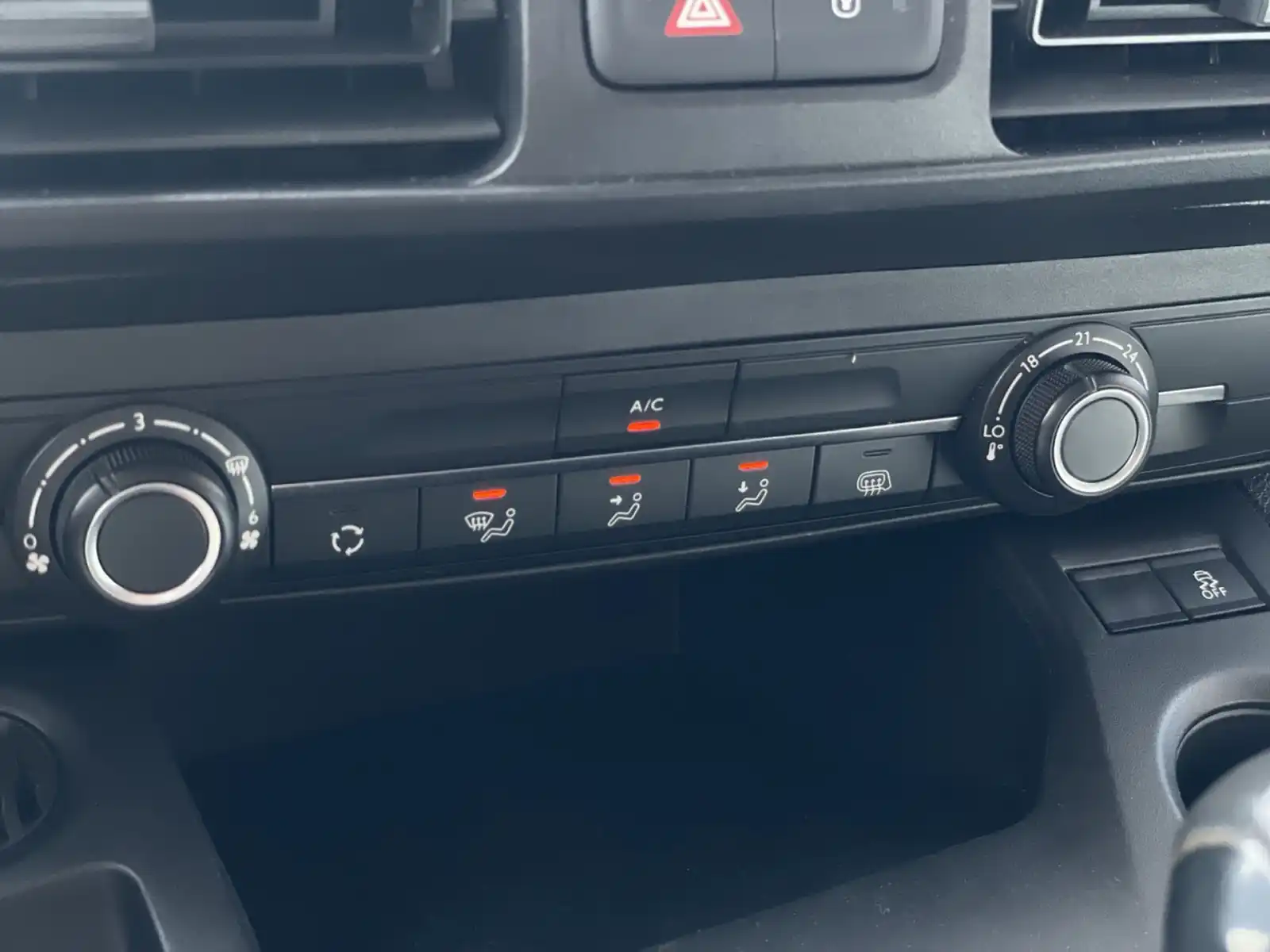 peugeot-partner-maxi-1-5bluehdi-3-sjedista-89-480km-navigacija