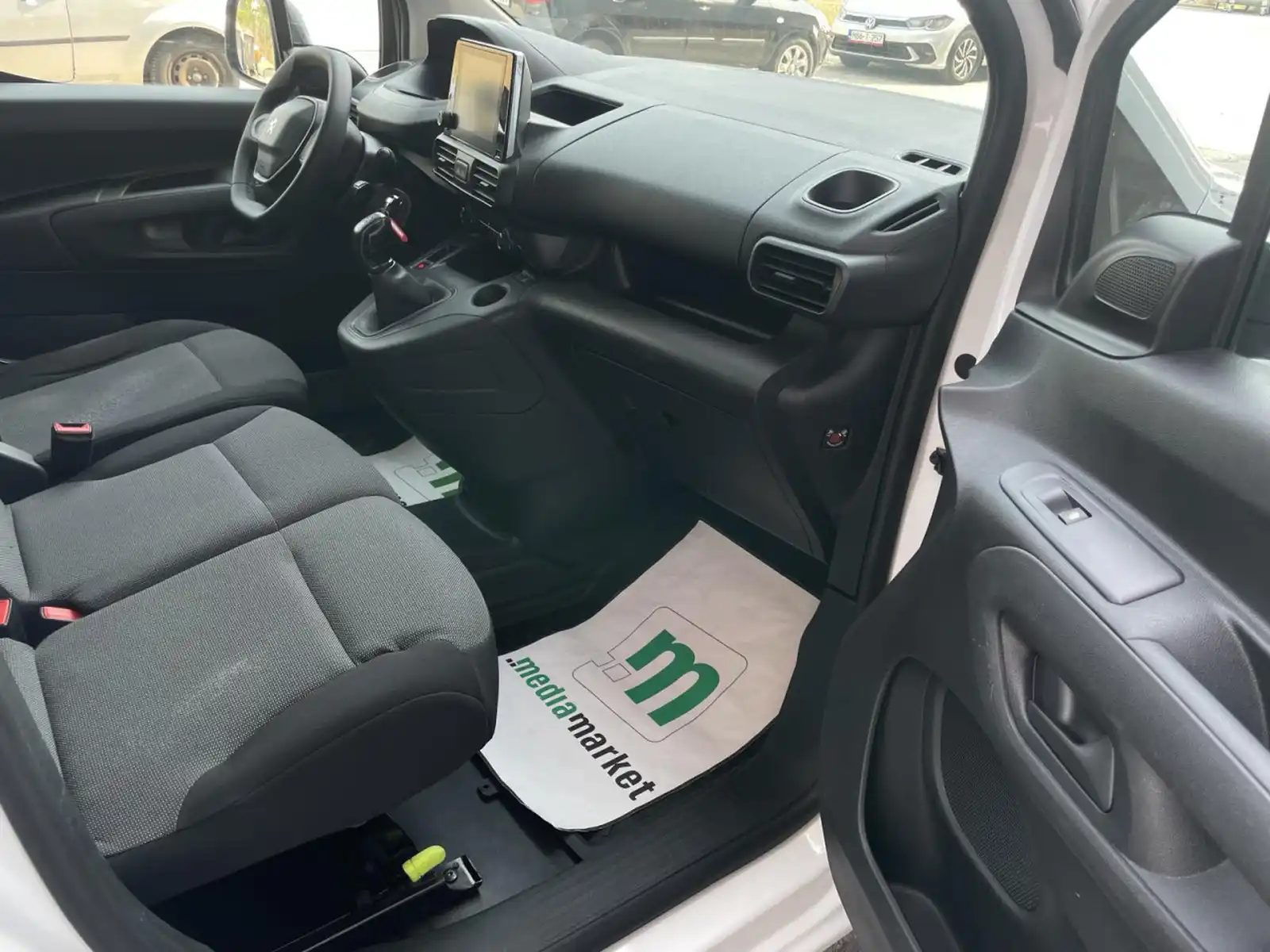 peugeot-partner-maxi-1-5bluehdi-3-sjedista-89-480km-navigacija