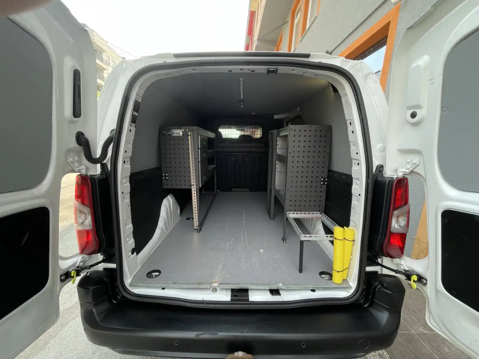 peugeot-partner-maxi-1-5bluehdi-3-sjedista-89-480km-navigacija