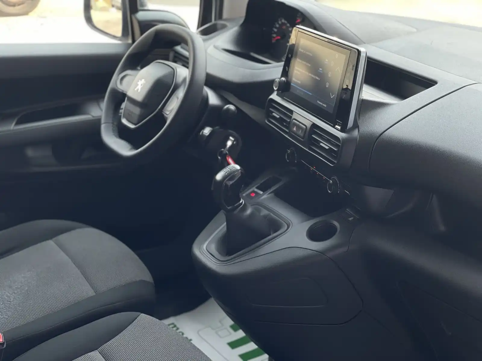 peugeot-partner-maxi-1-5bluehdi-3-sjedista-89-480km-navigacija