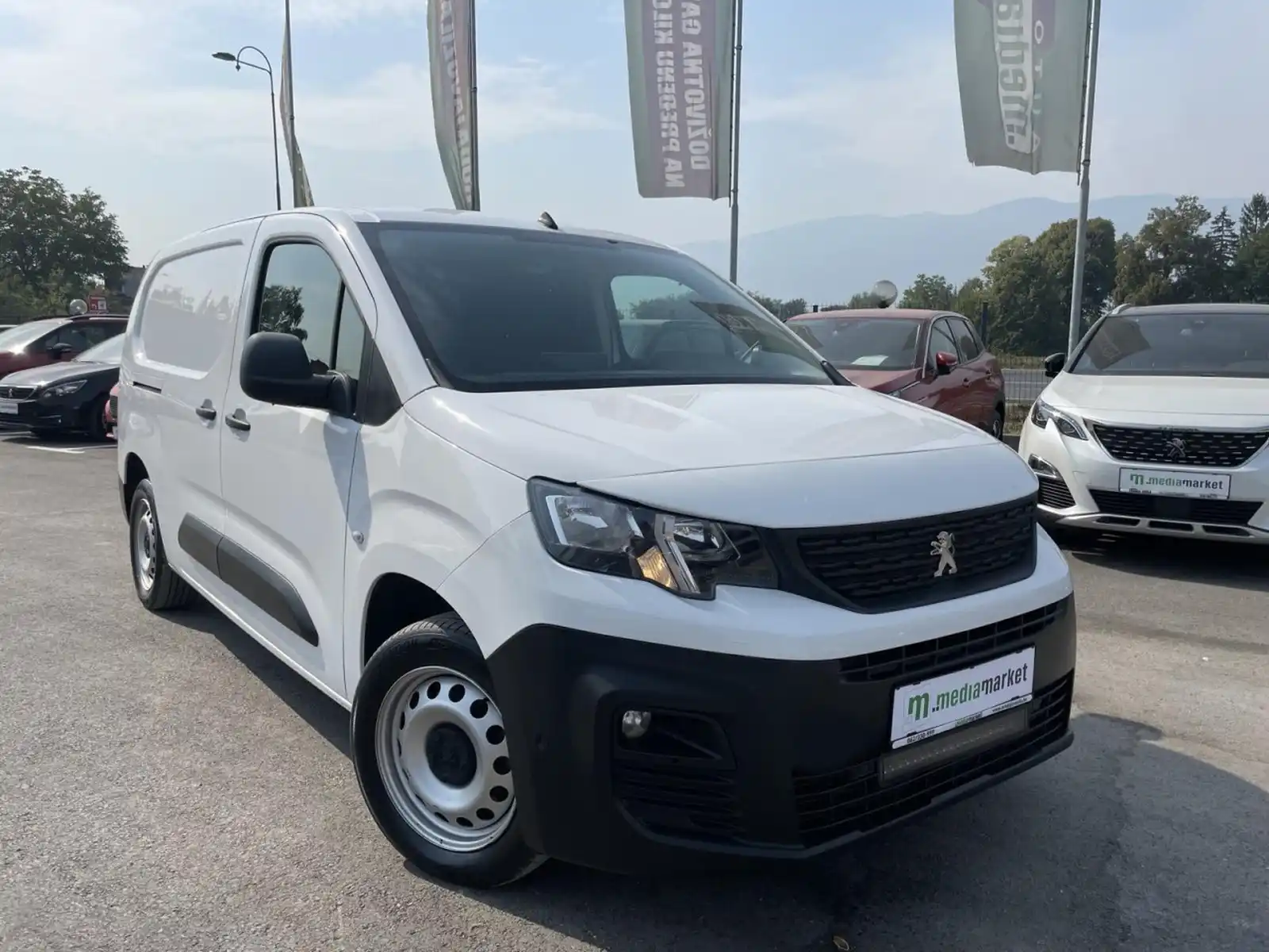peugeot-partner-maxi-1-5bluehdi-3-sjedista-89-480km-navigacija