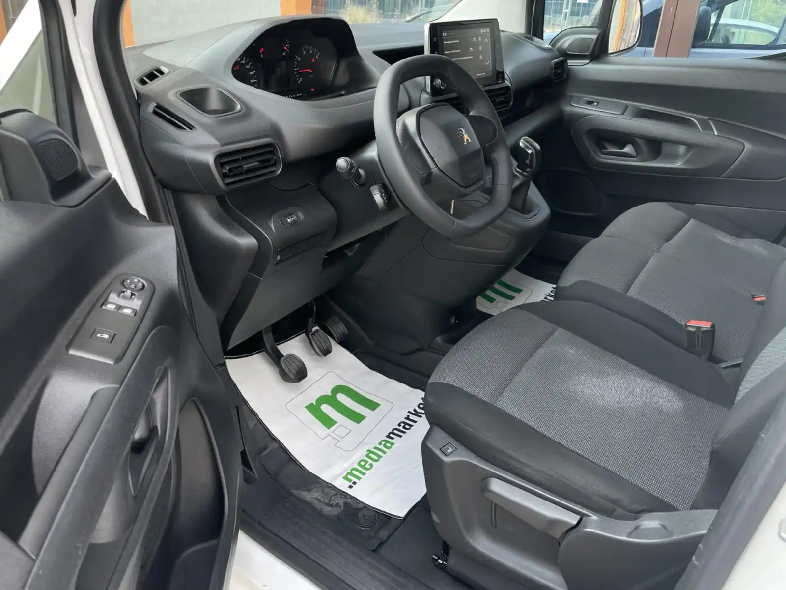 peugeot-partner-maxi-1-5bluehdi-3-sjedista-89-480km-navigacija