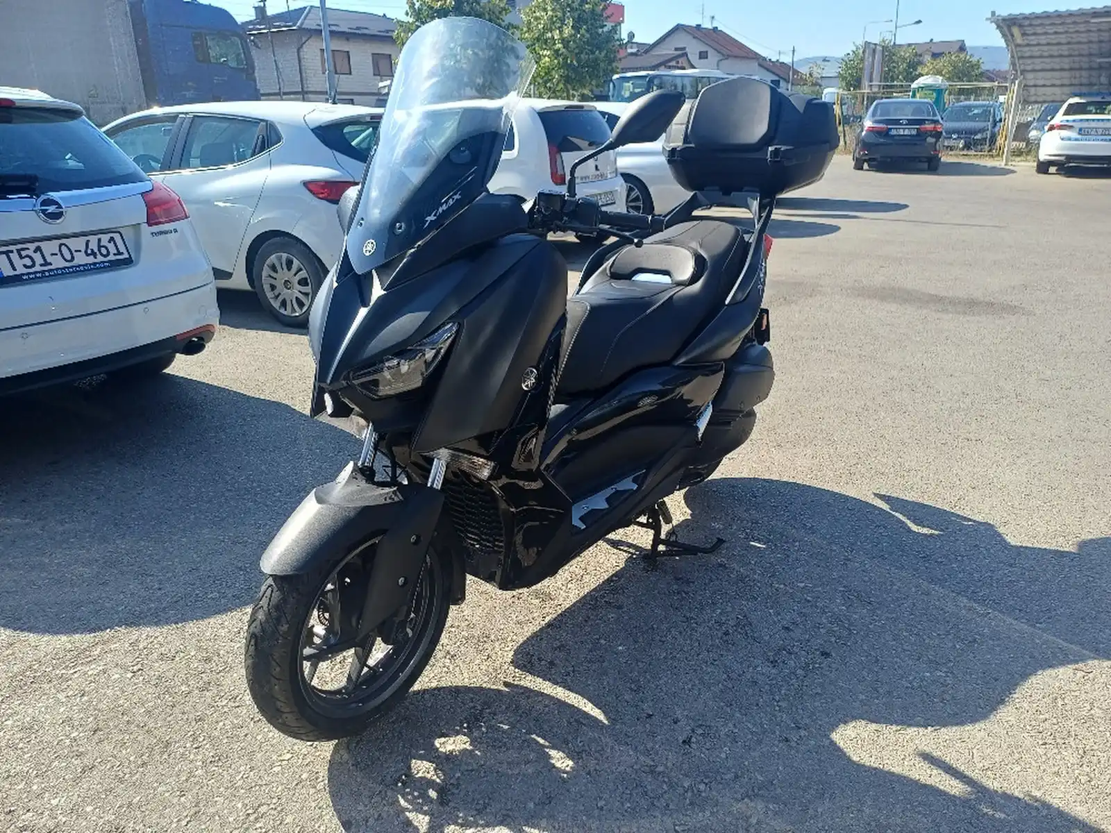 yamaha-xmax-300-tek-registrovan-kofer