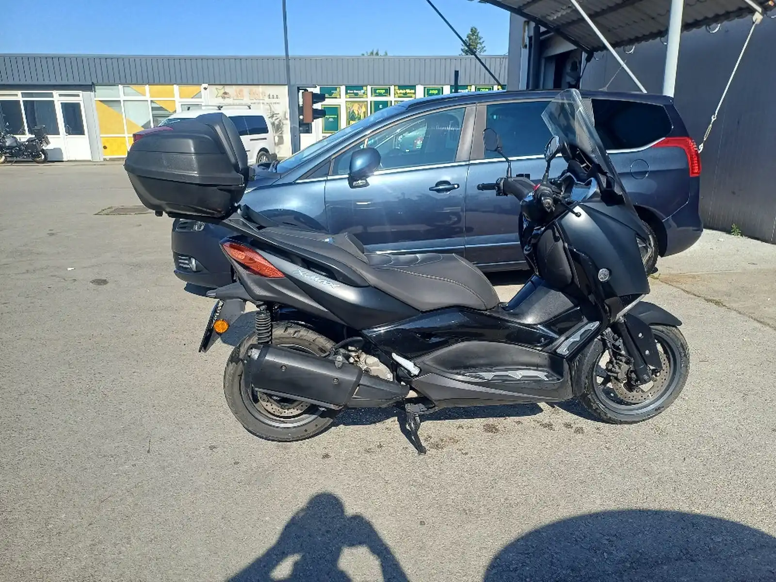 yamaha-xmax-300-tek-registrovan-kofer