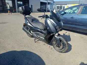 Yamaha XMax 300 tek registrovan , Kofer