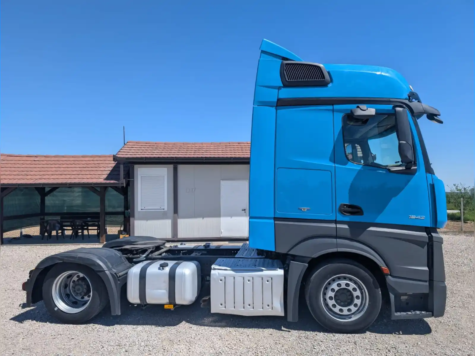 kamion-mercedes-actros1842-bigspace