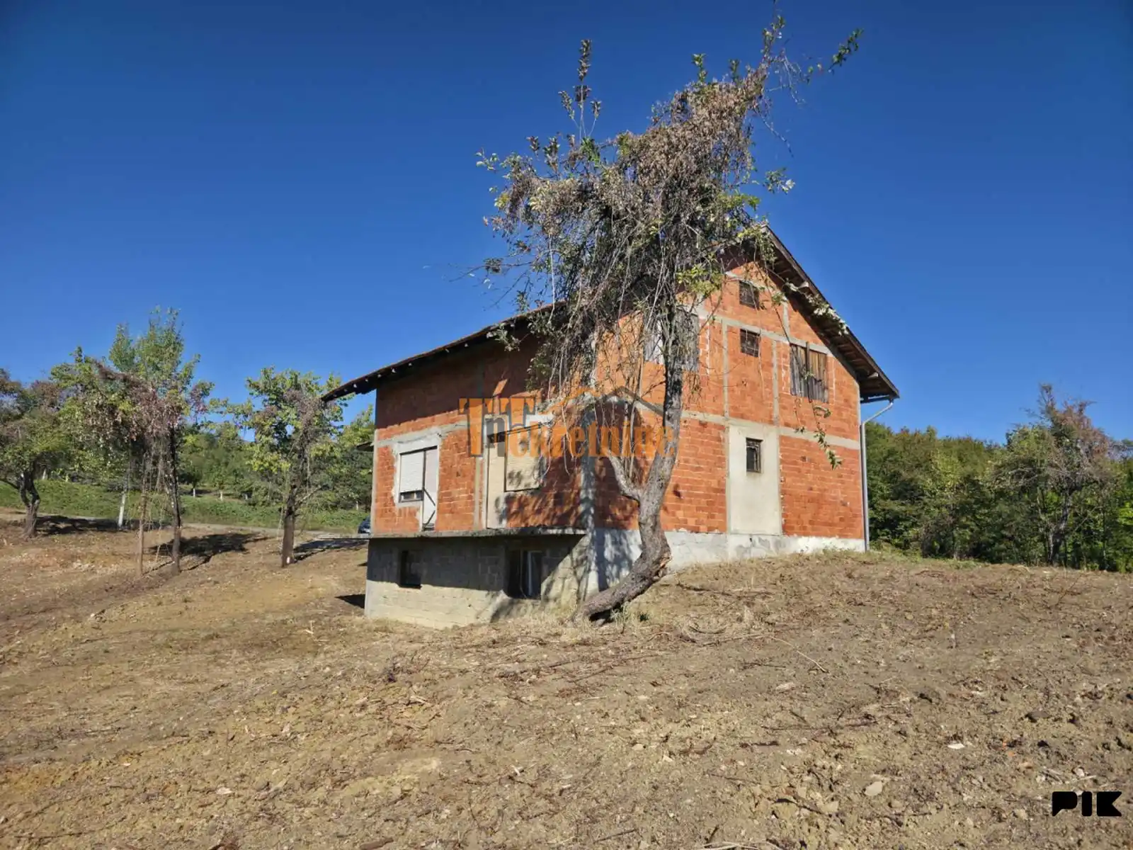 kuca-u-izgradnji-sa-33-461m2-zemljista-motike