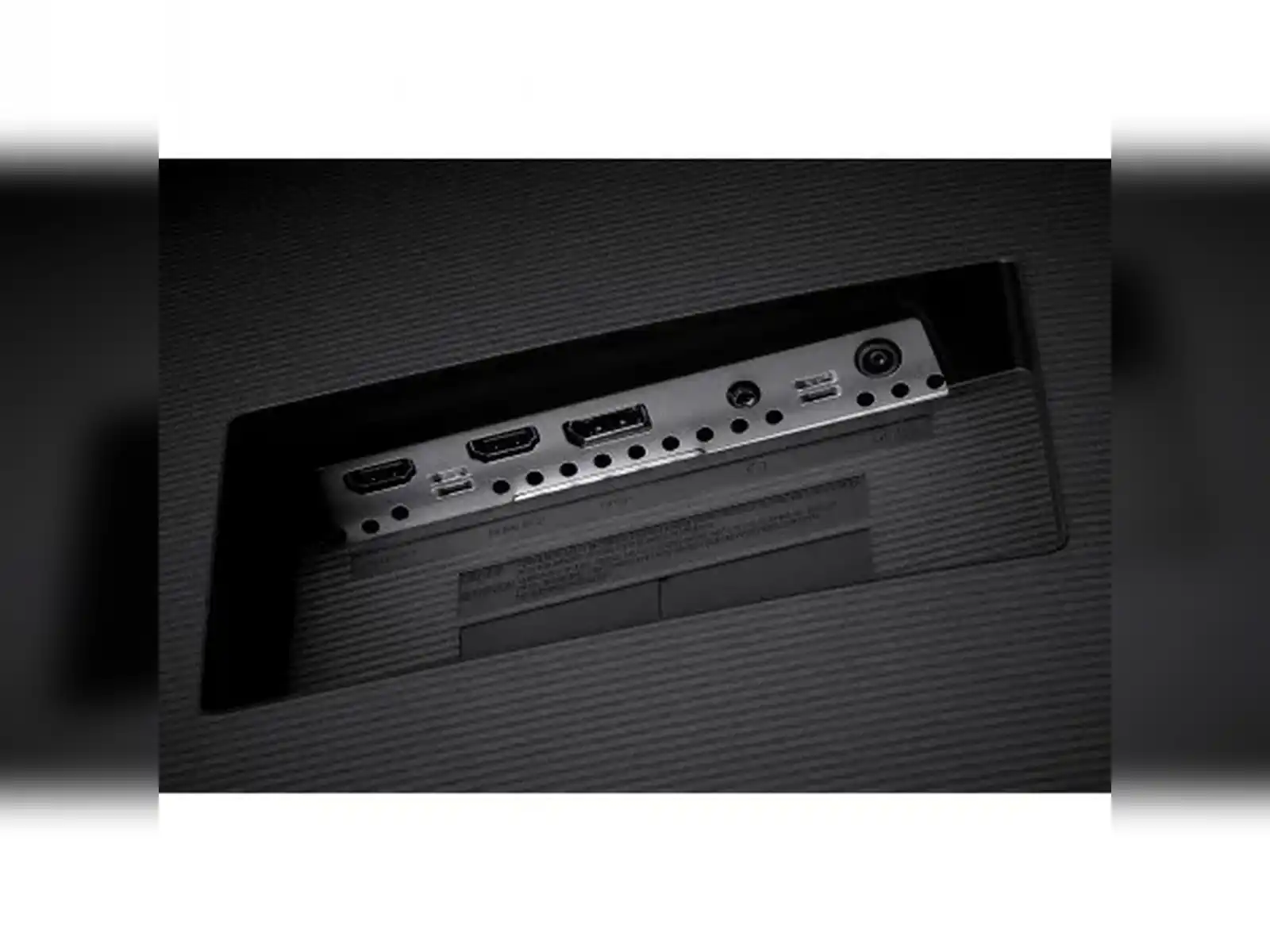 32-samsung-lu32j590uqr-4k-display