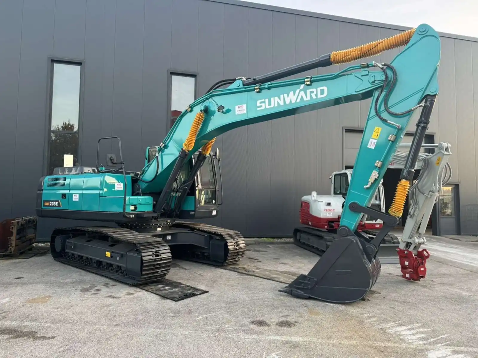 sunward-swe205e-bager-gusjenicar-21-tona